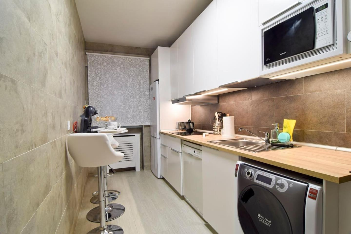 Three-Bedroom Apartment - Photo 4