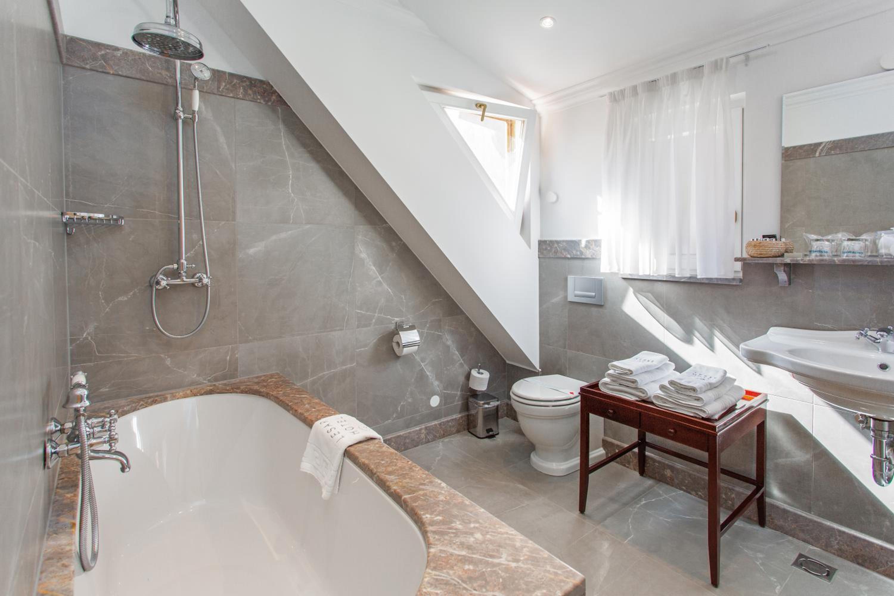 Classic Double or Twin Room - Photo 7