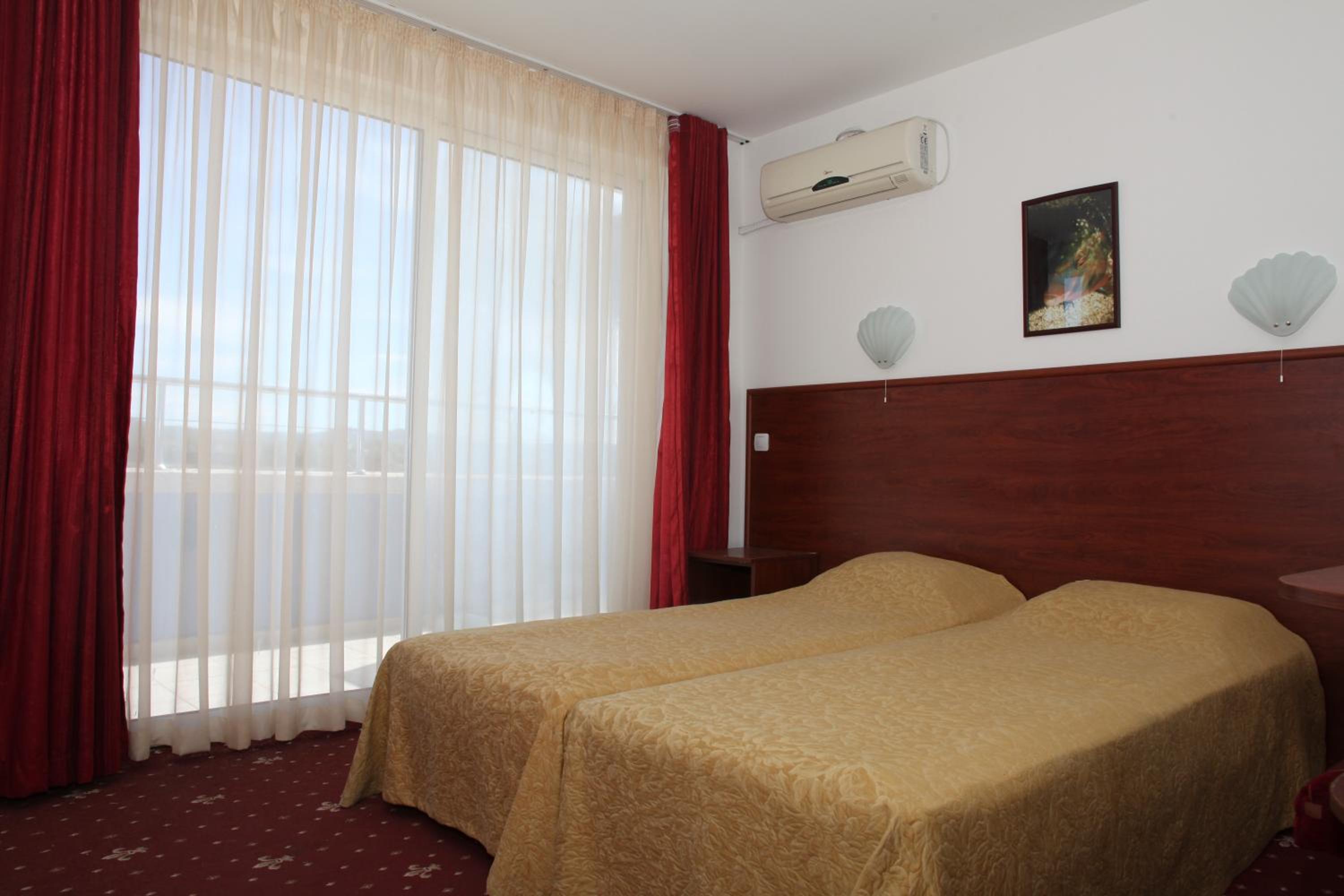 Double or Twin Room with Sea View photo 1