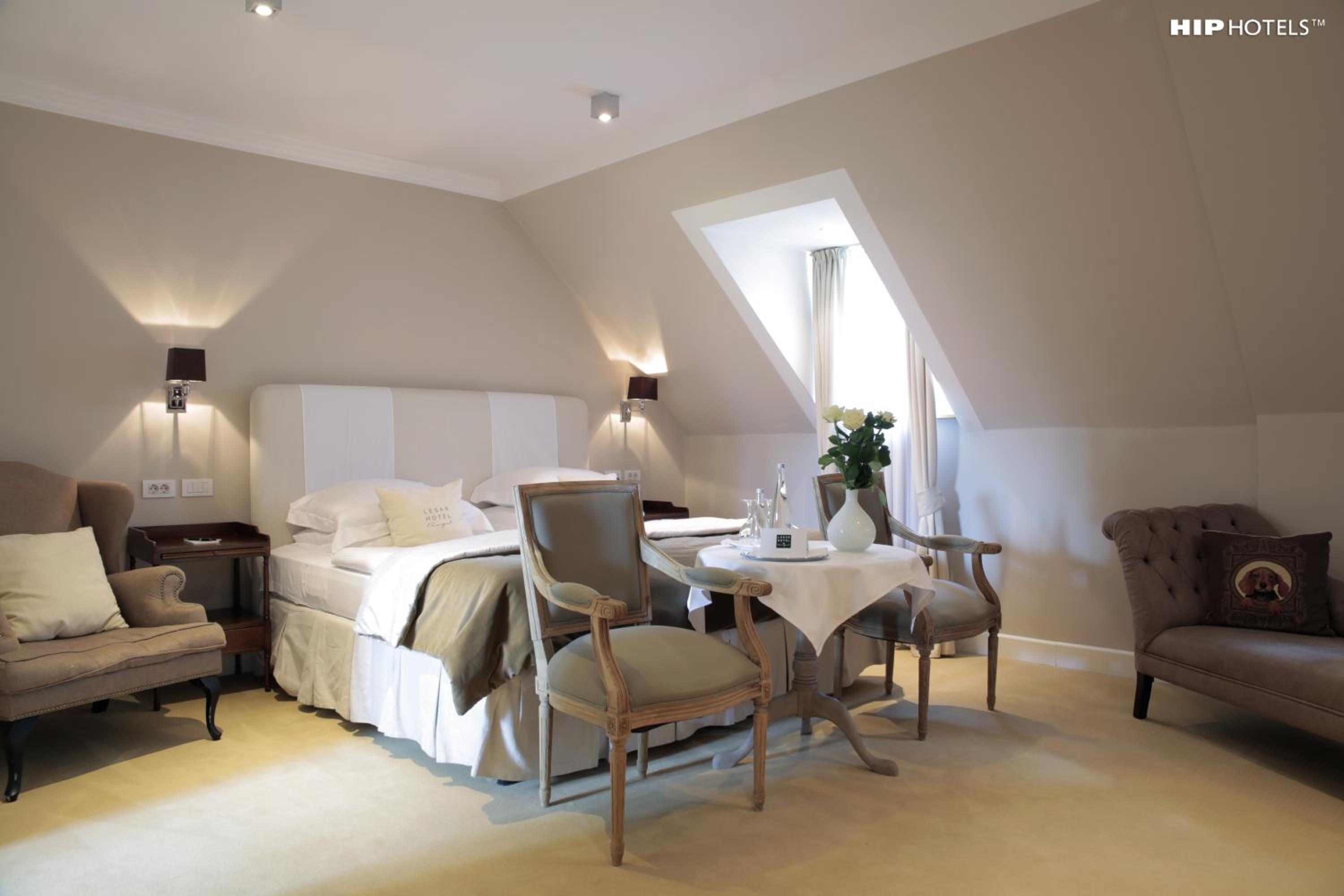 Deluxe Double or Twin Room - Photo 8