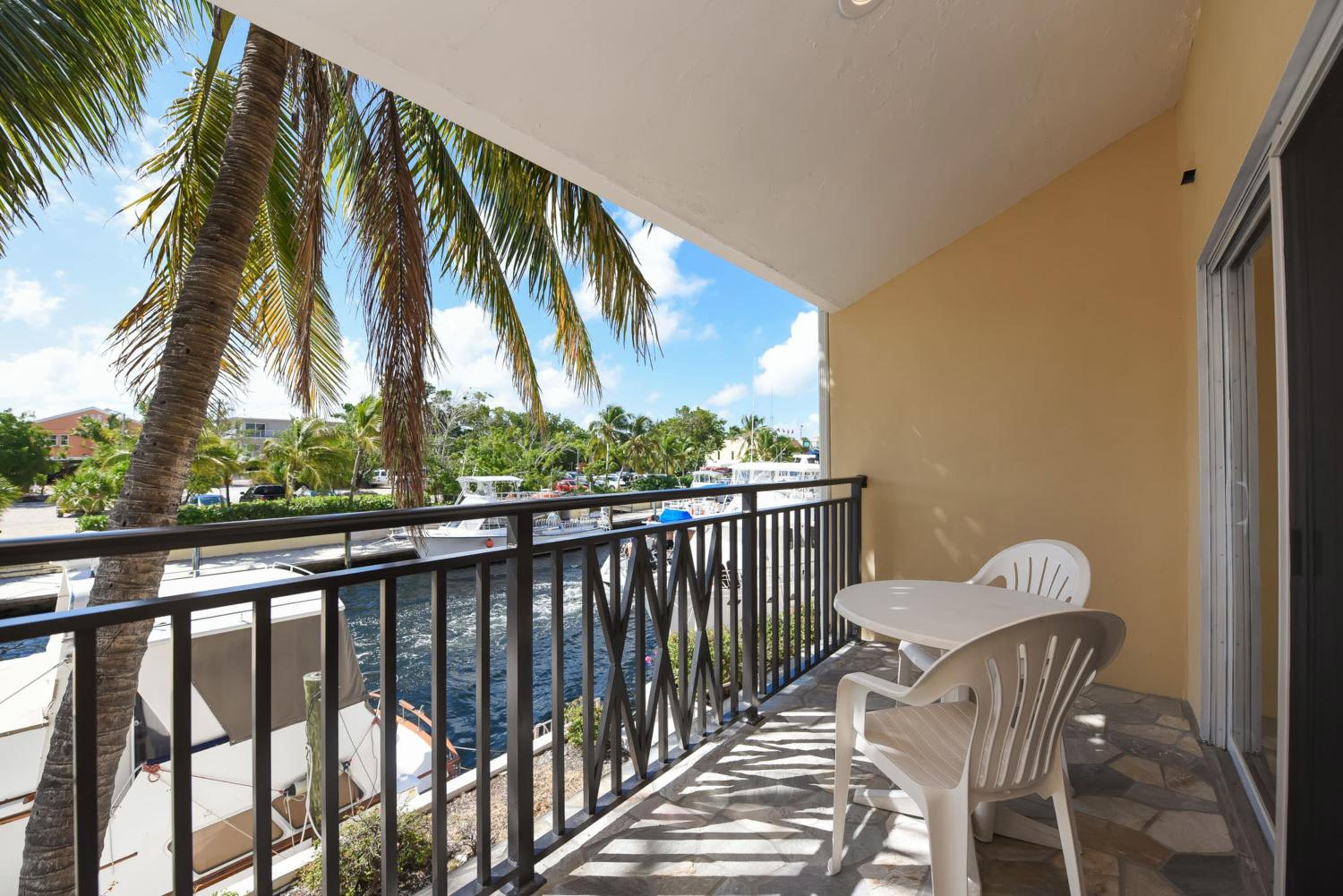 King Suite with Balcony - Non-Smoking - Photo 21