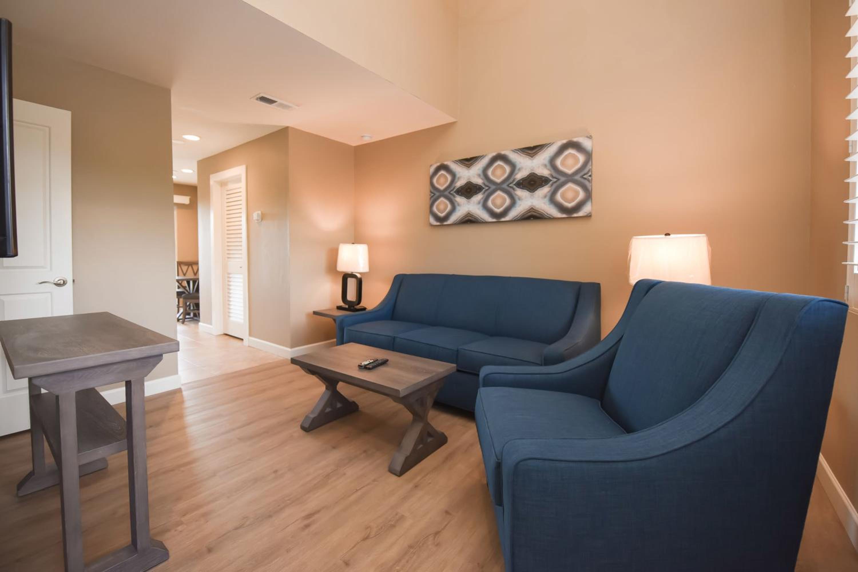 King Suite with Balcony - Non-Smoking - Photo 26
