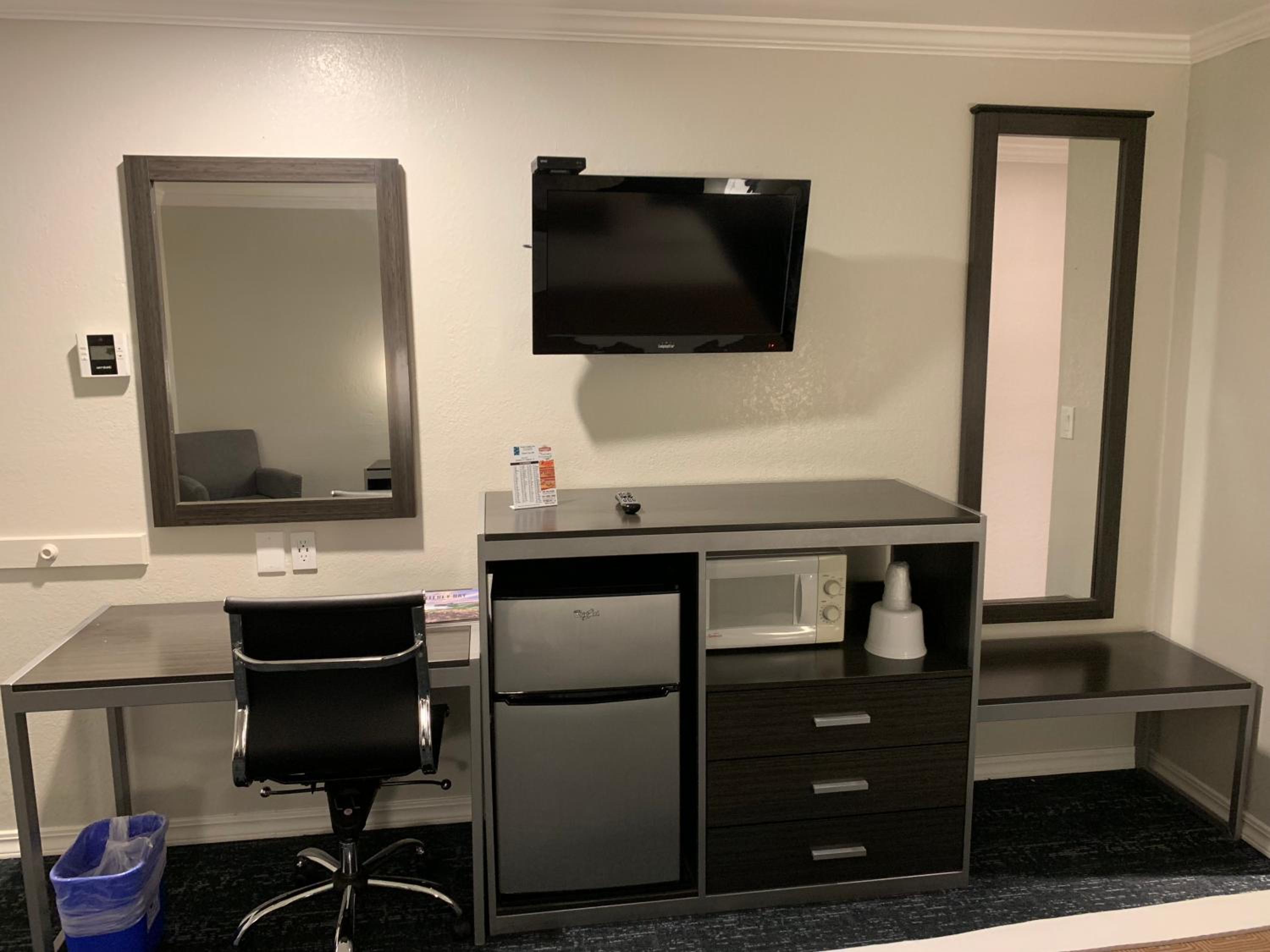 Deluxe King Room - Photo 2
