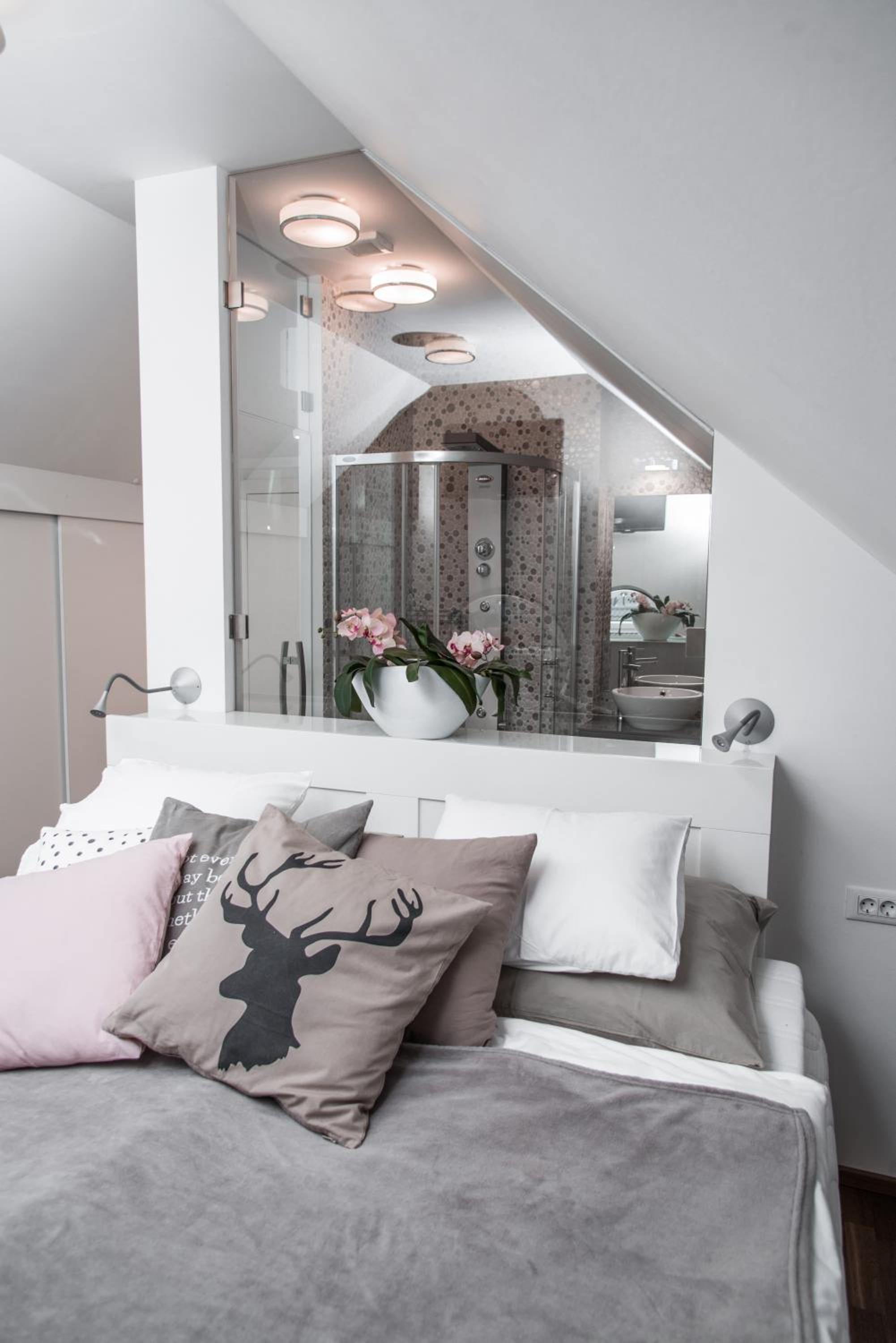 Apartment with Lake View - Photo 20