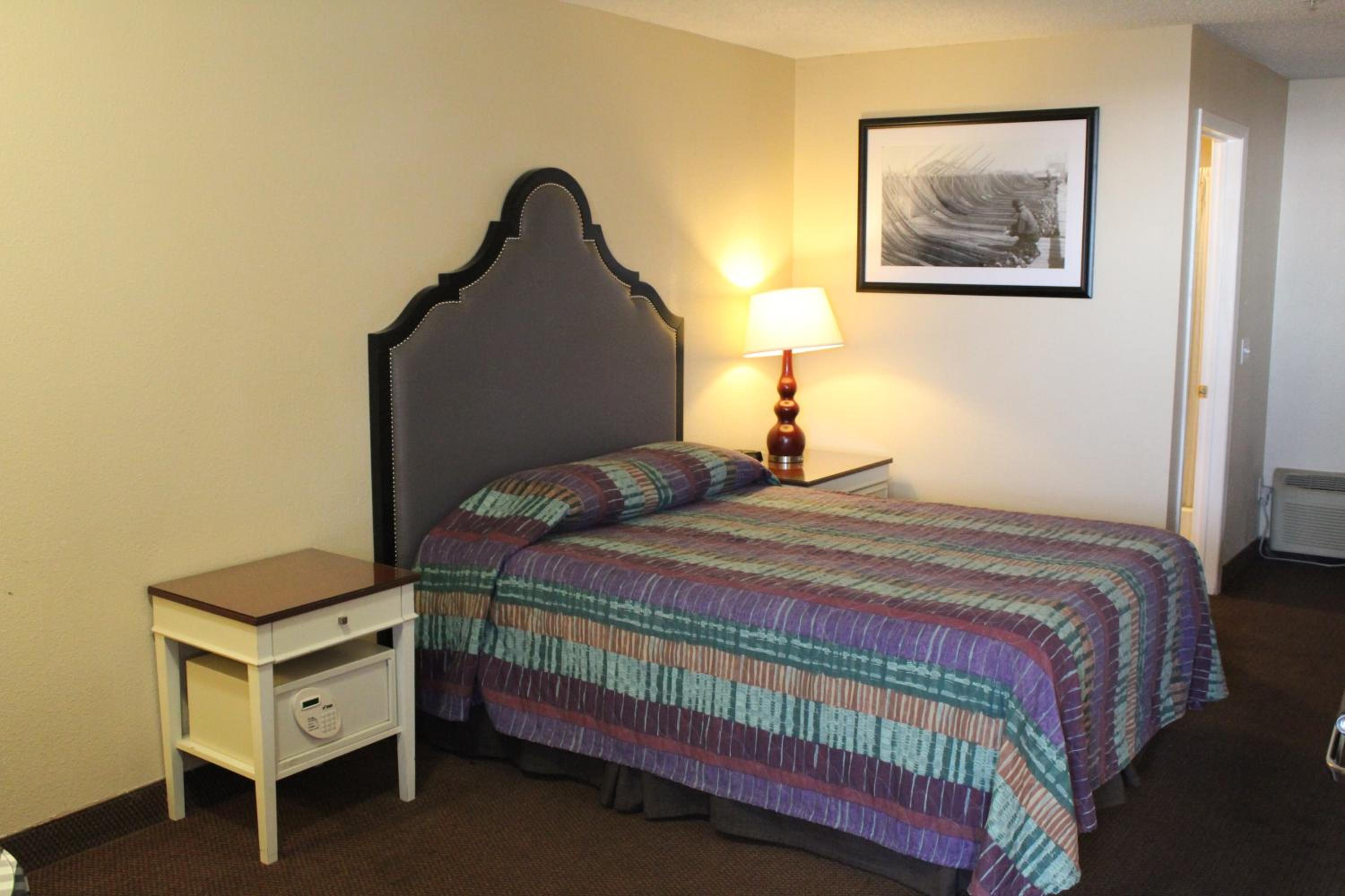 King Room - Non-Smoking - Photo 1