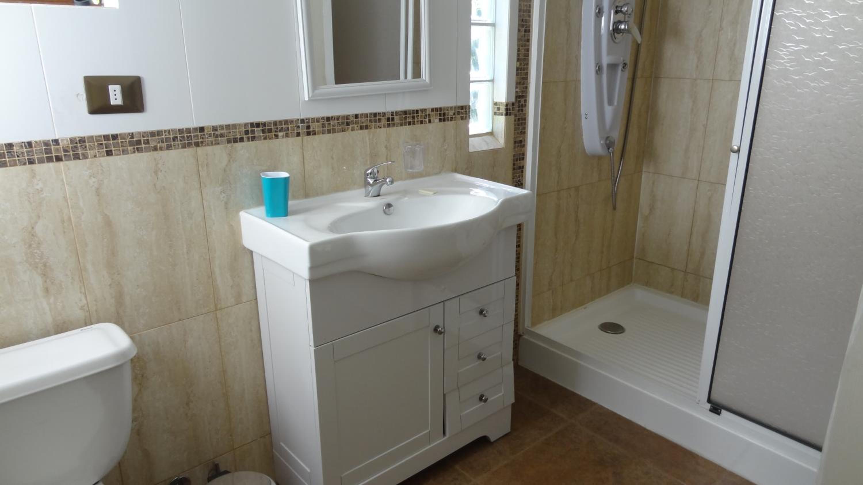 Twin Room with Private Bathroom photo 2