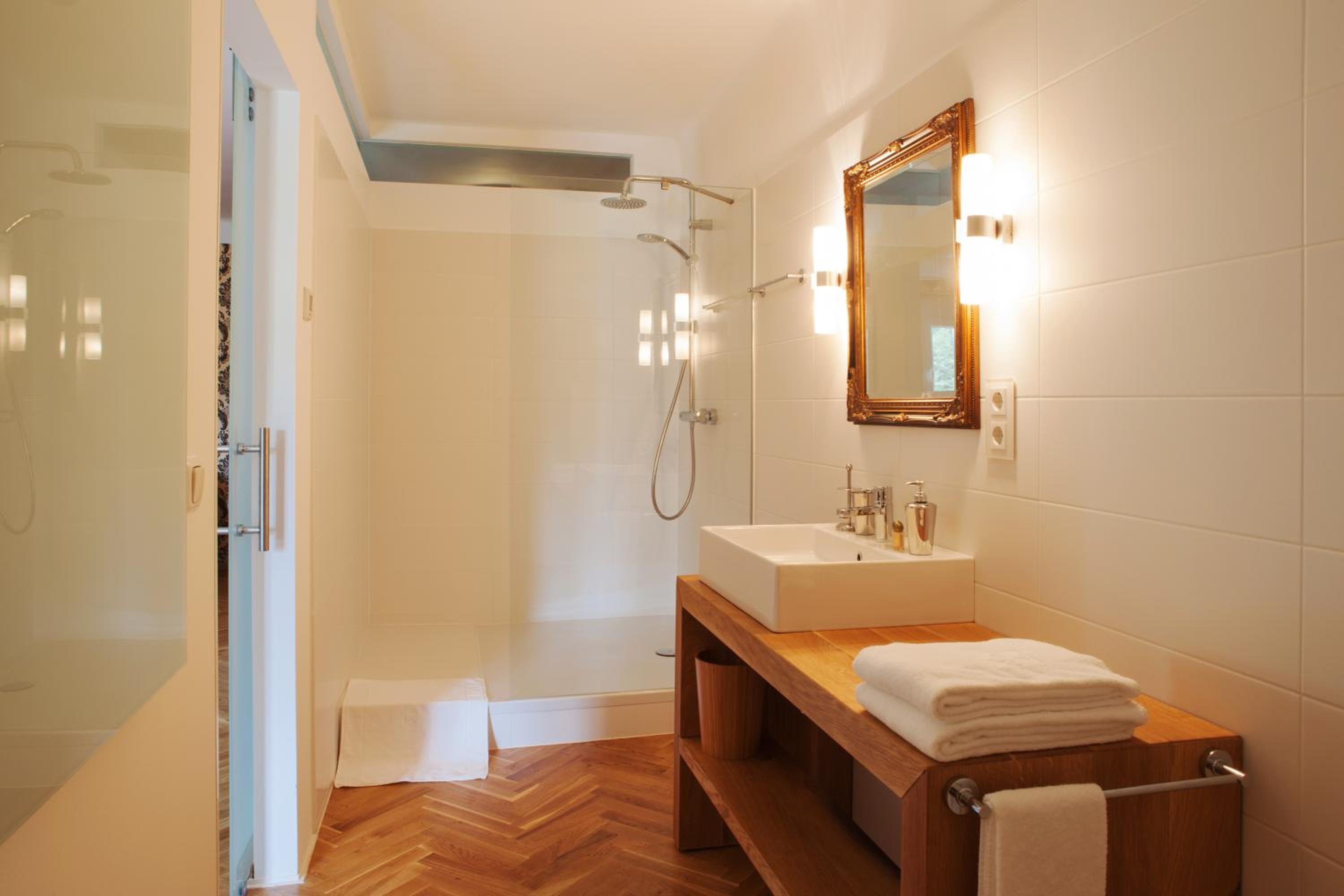 Suite - Photo 6