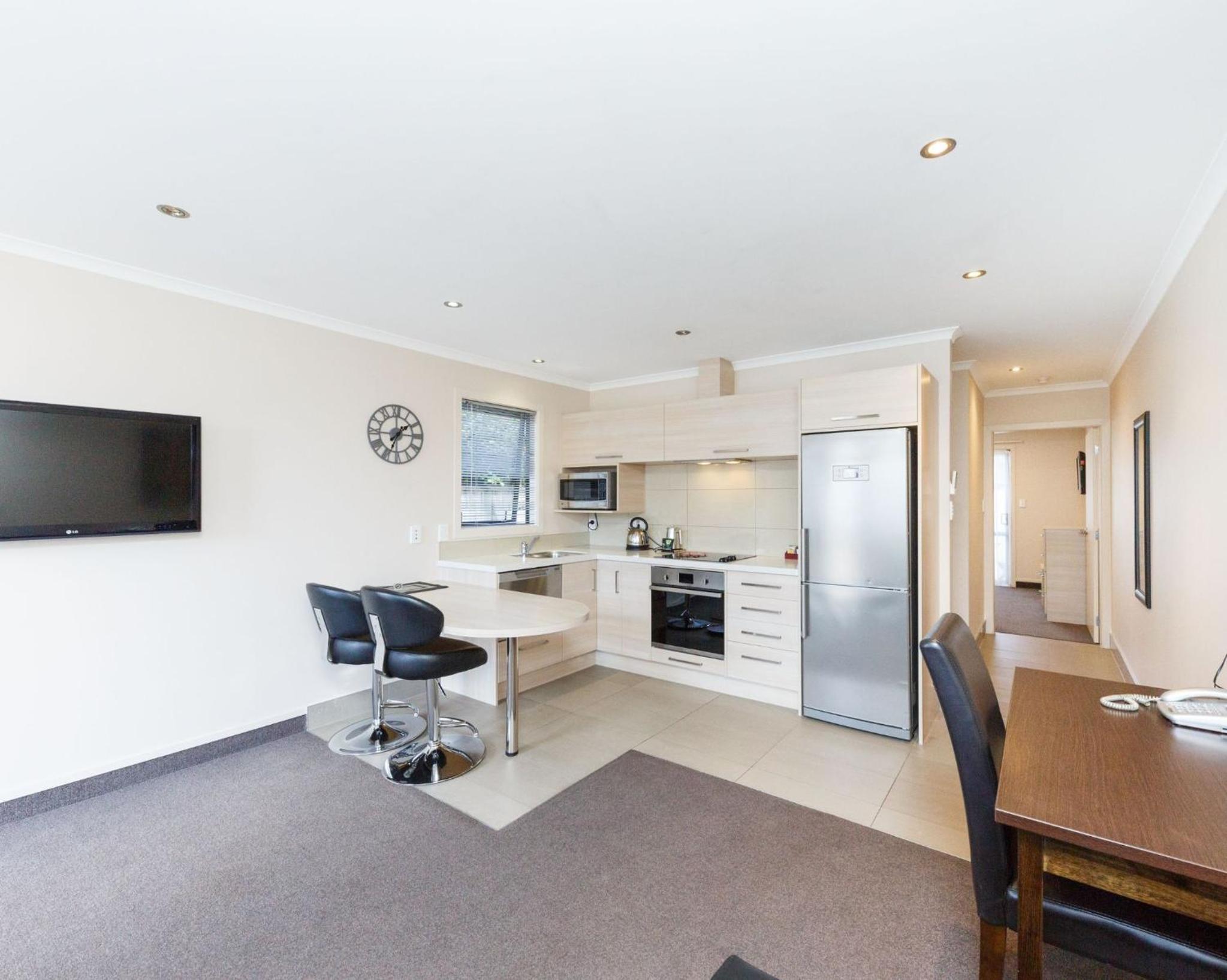 Three-Bedroom Apartment - Photo 8