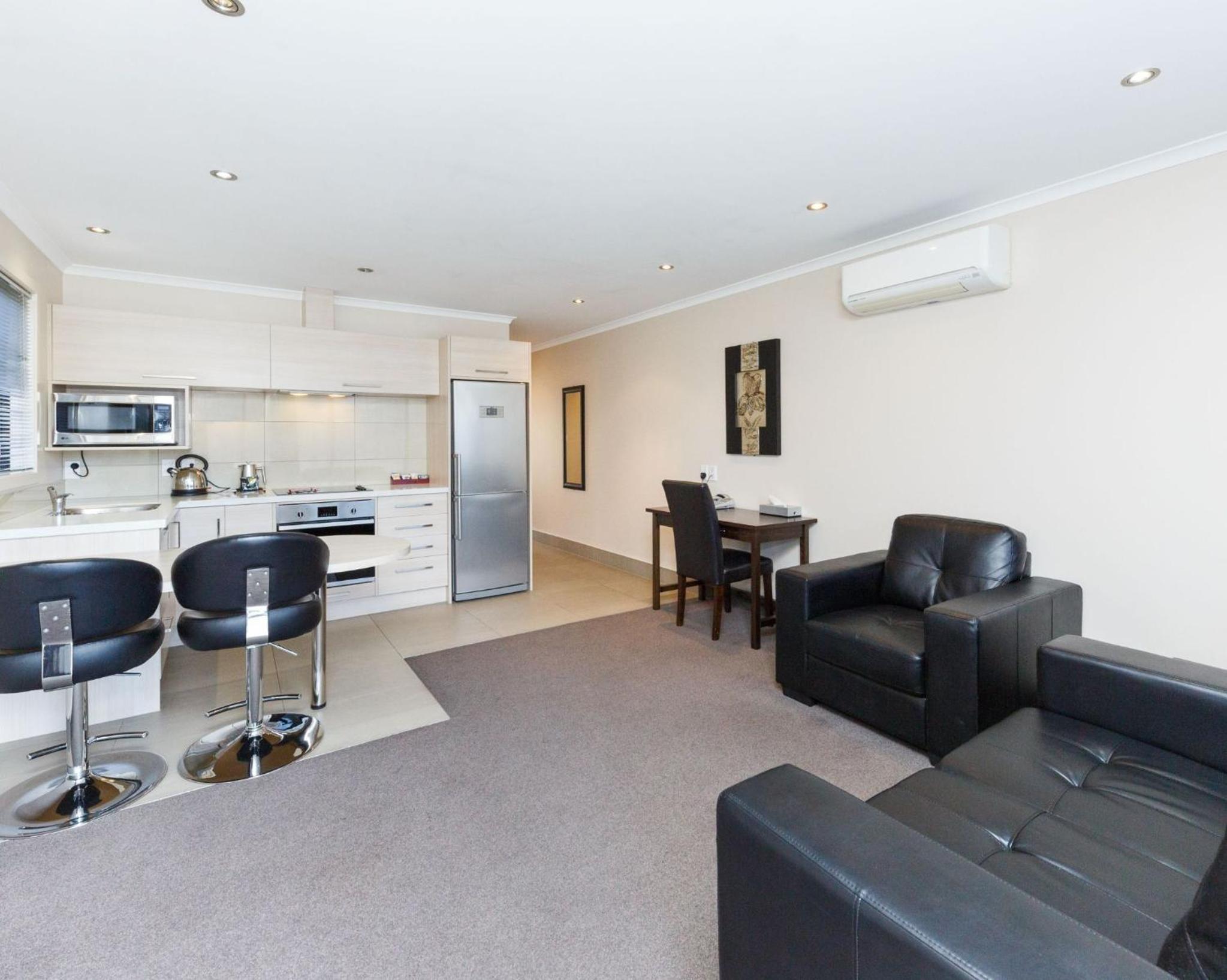 Three-Bedroom Apartment - Photo 7