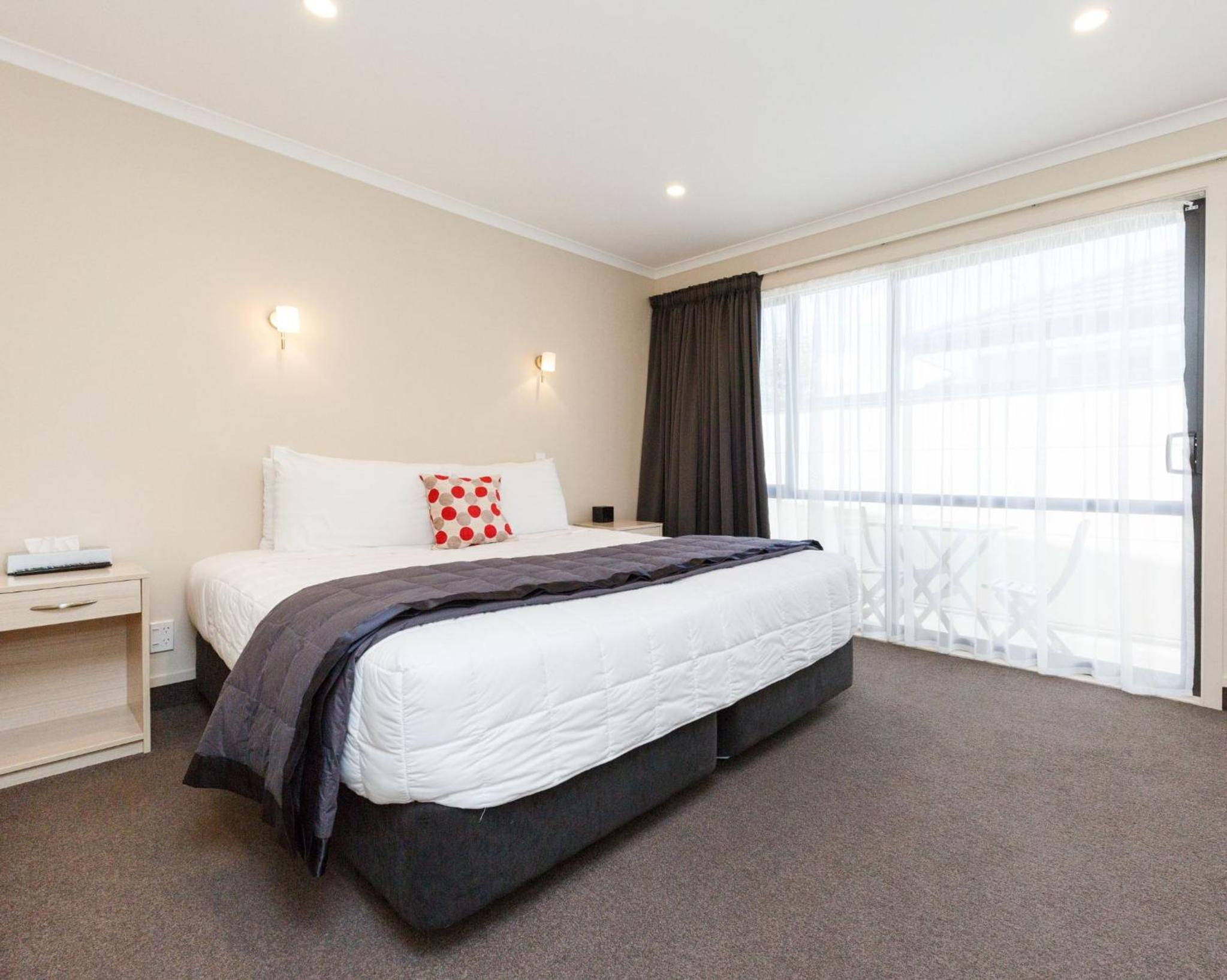 Three-Bedroom Apartment - Photo 9