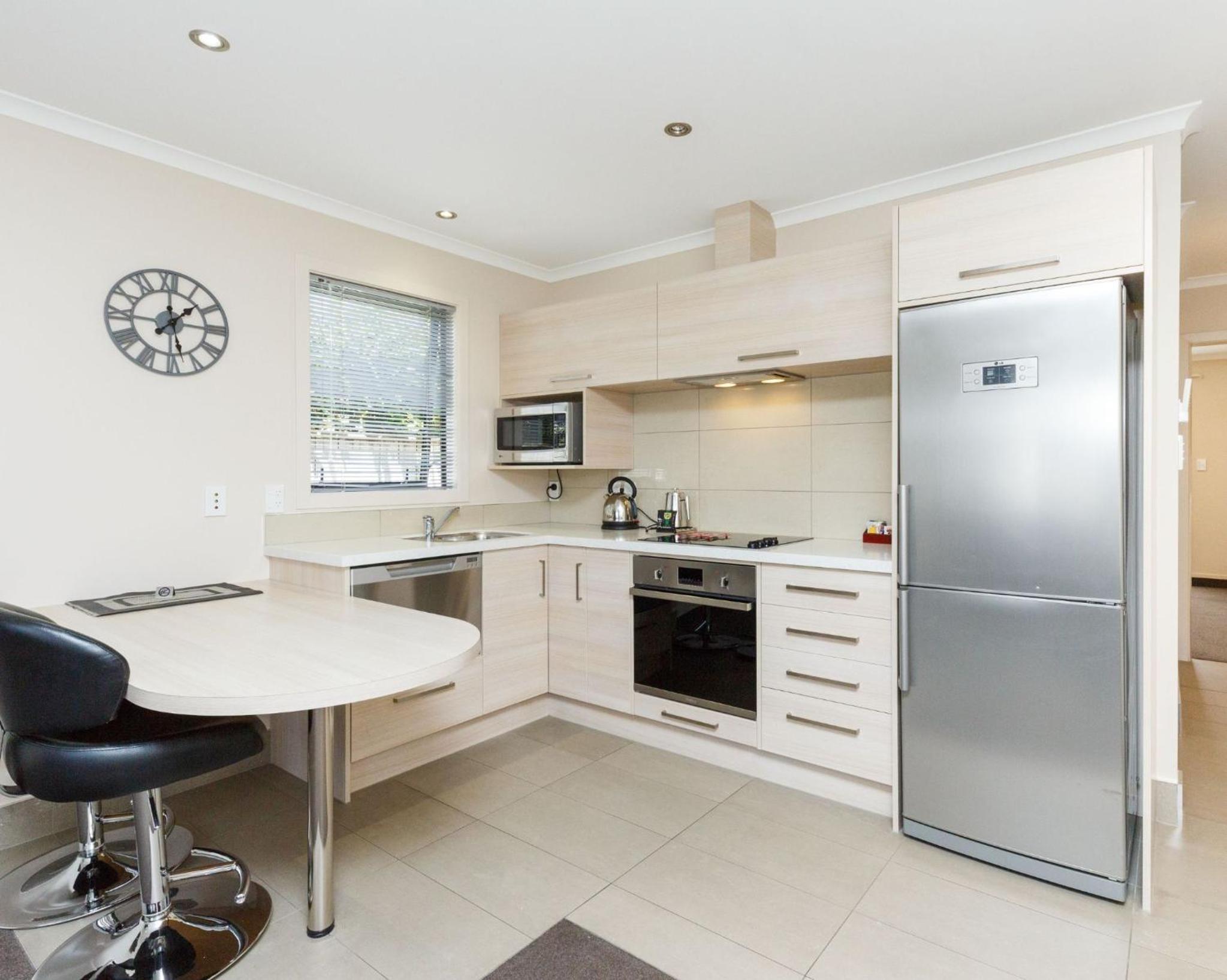 Three-Bedroom Apartment - Photo 4