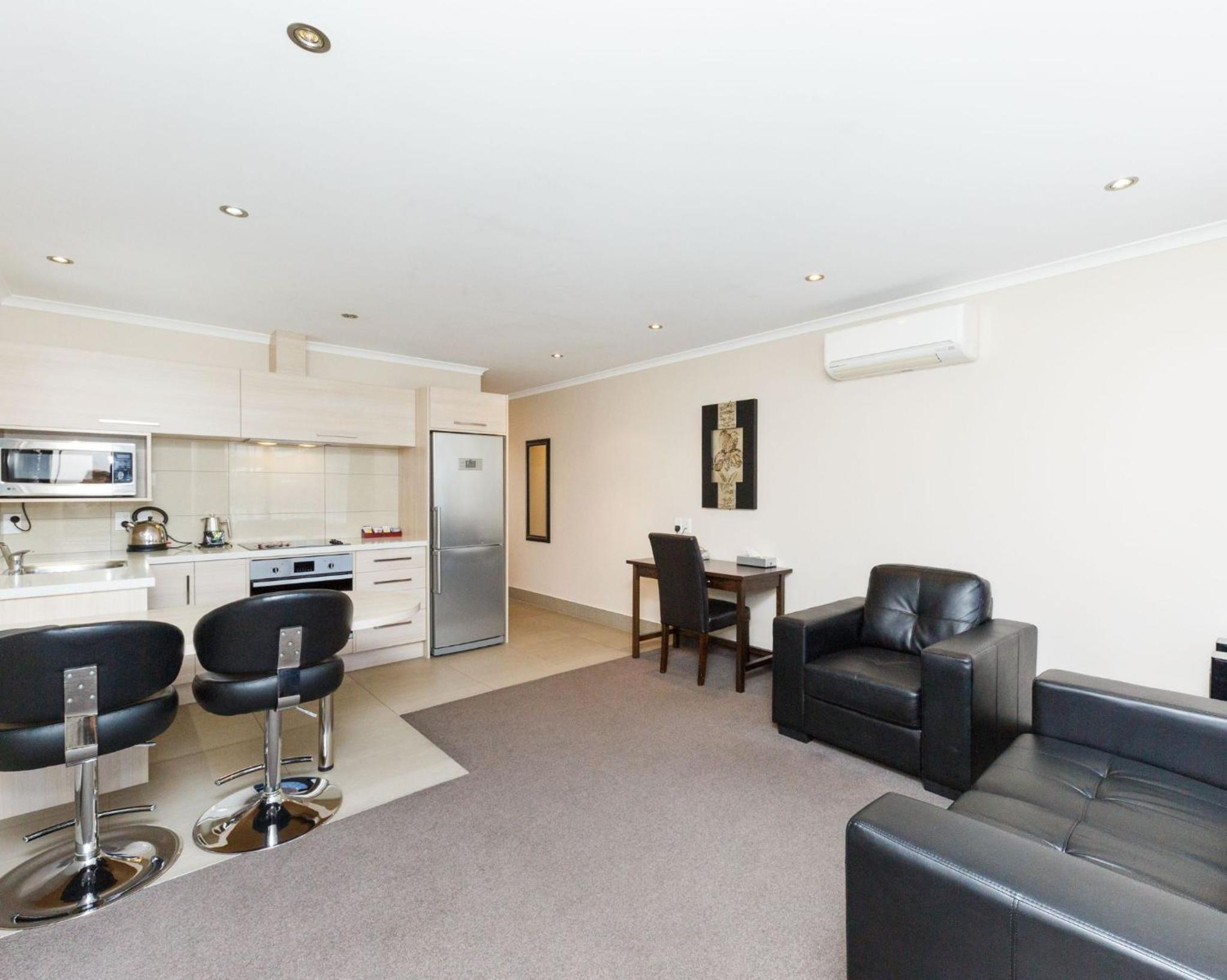 Three-Bedroom Apartment - Photo 10