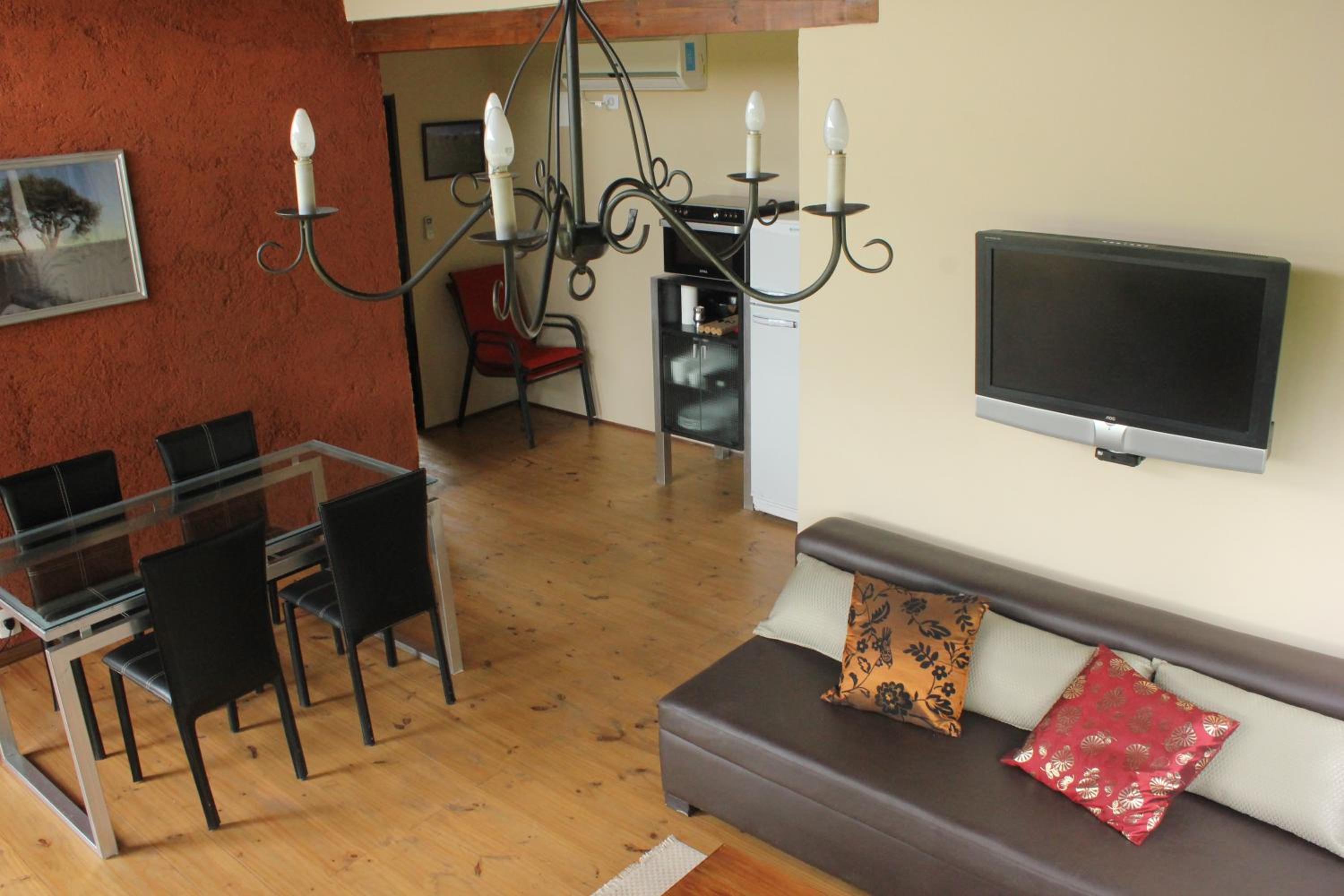 One-Bedroom House photo 1