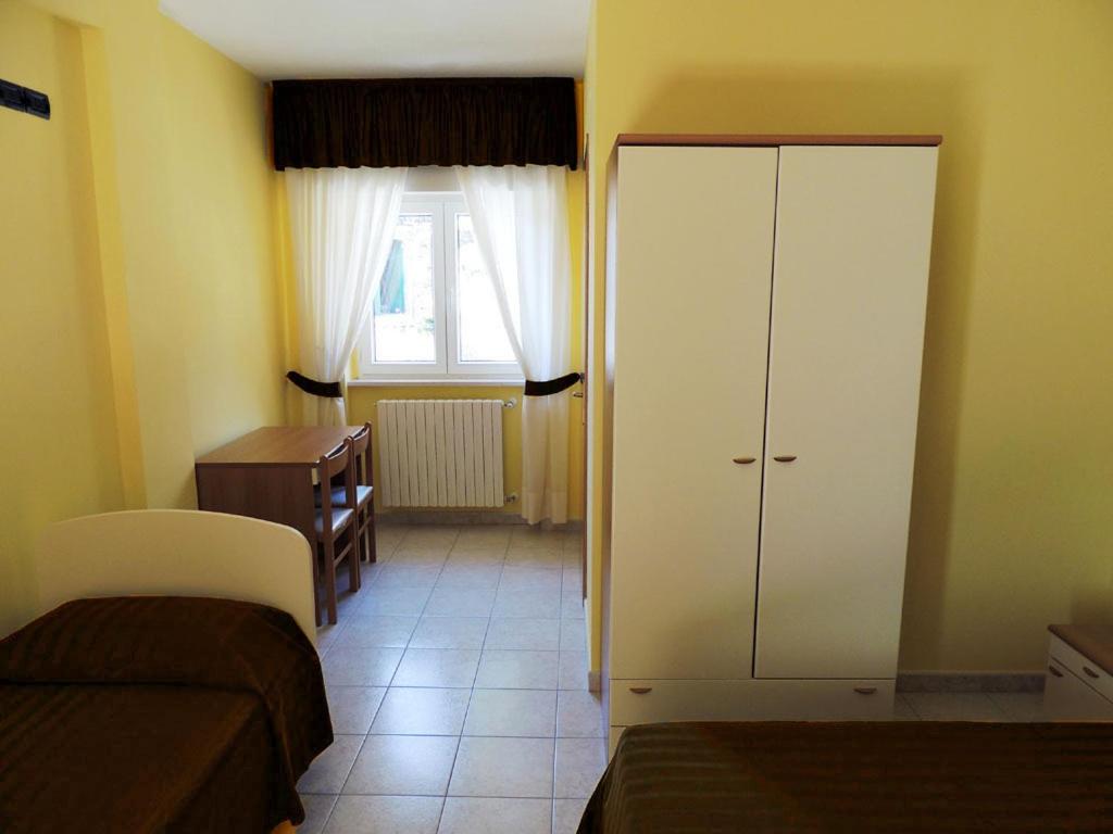 Double or Twin Room - Photo 2
