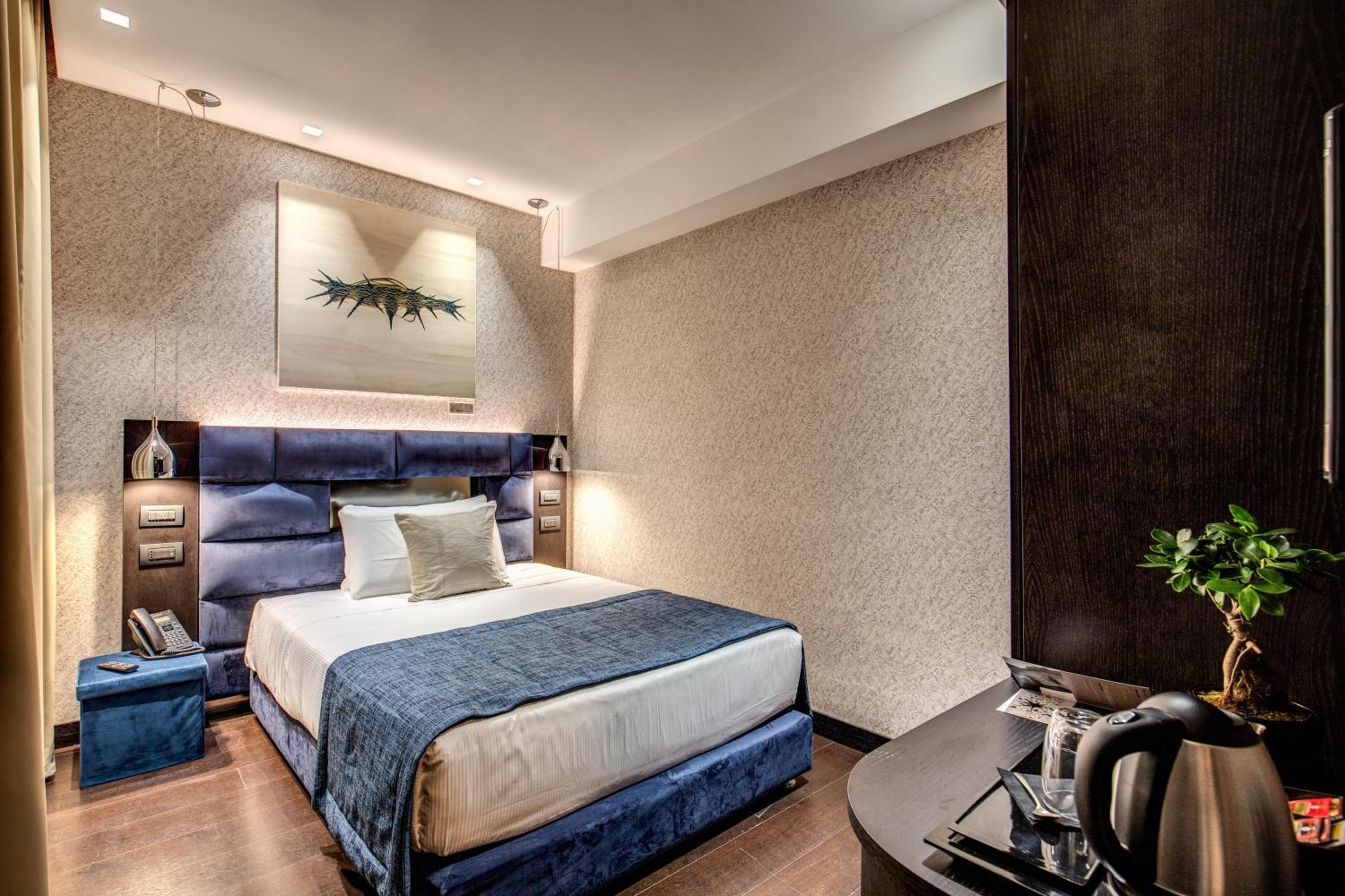 Small Double Room photo 1