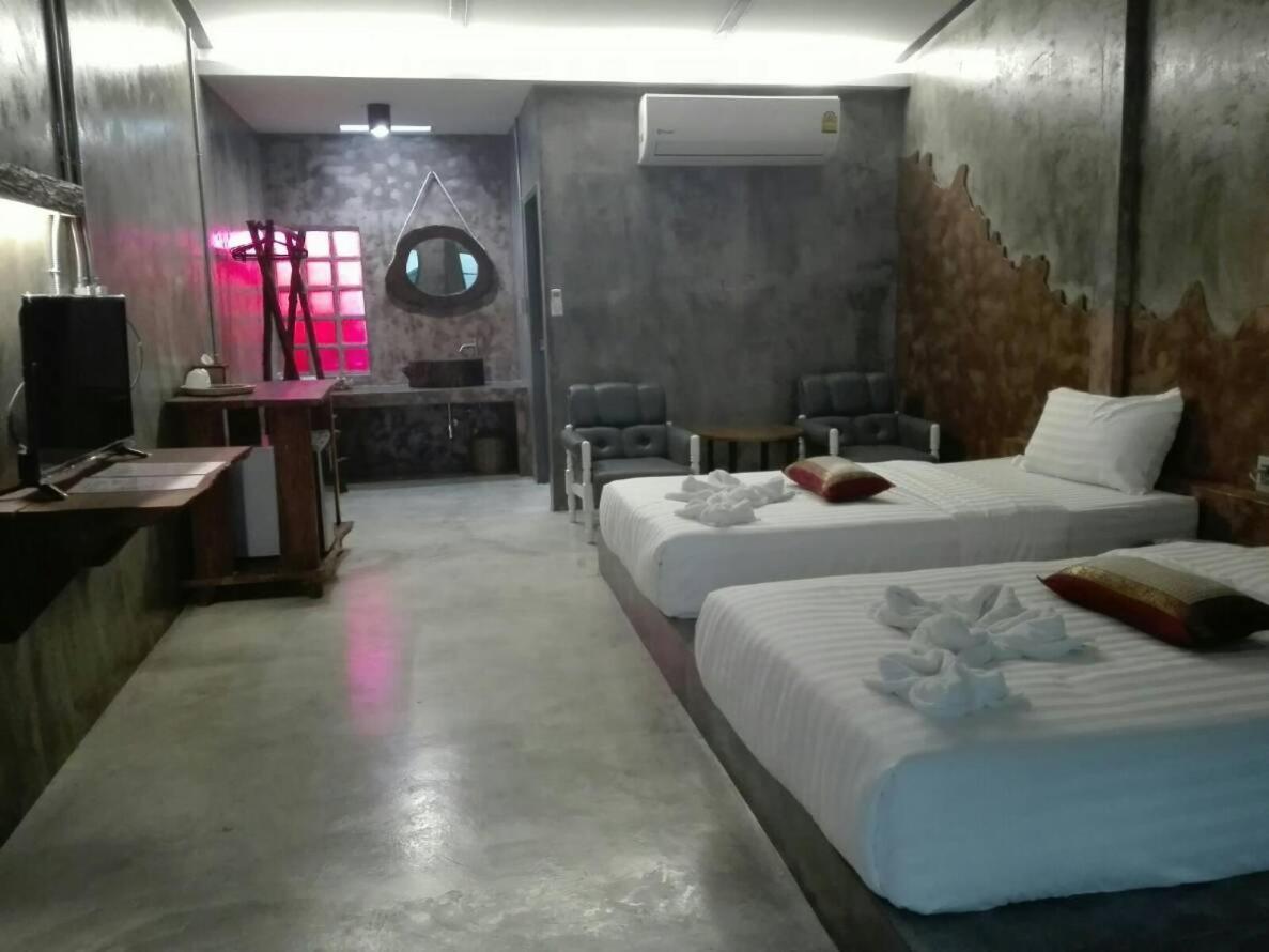 Twin Room with Private Bathroom photo 2