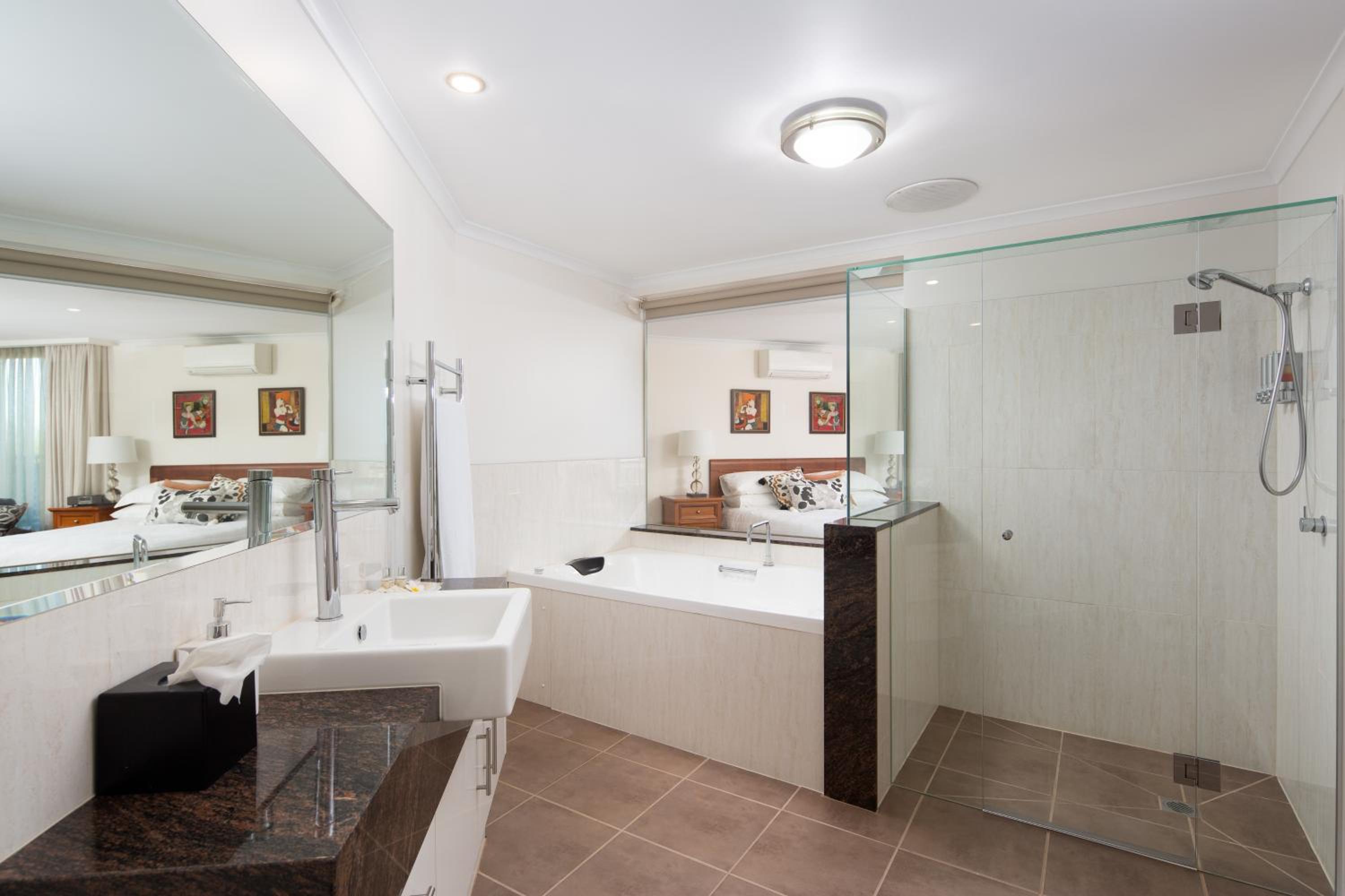 Deluxe Double Room with Balcony and Sea View photo 2