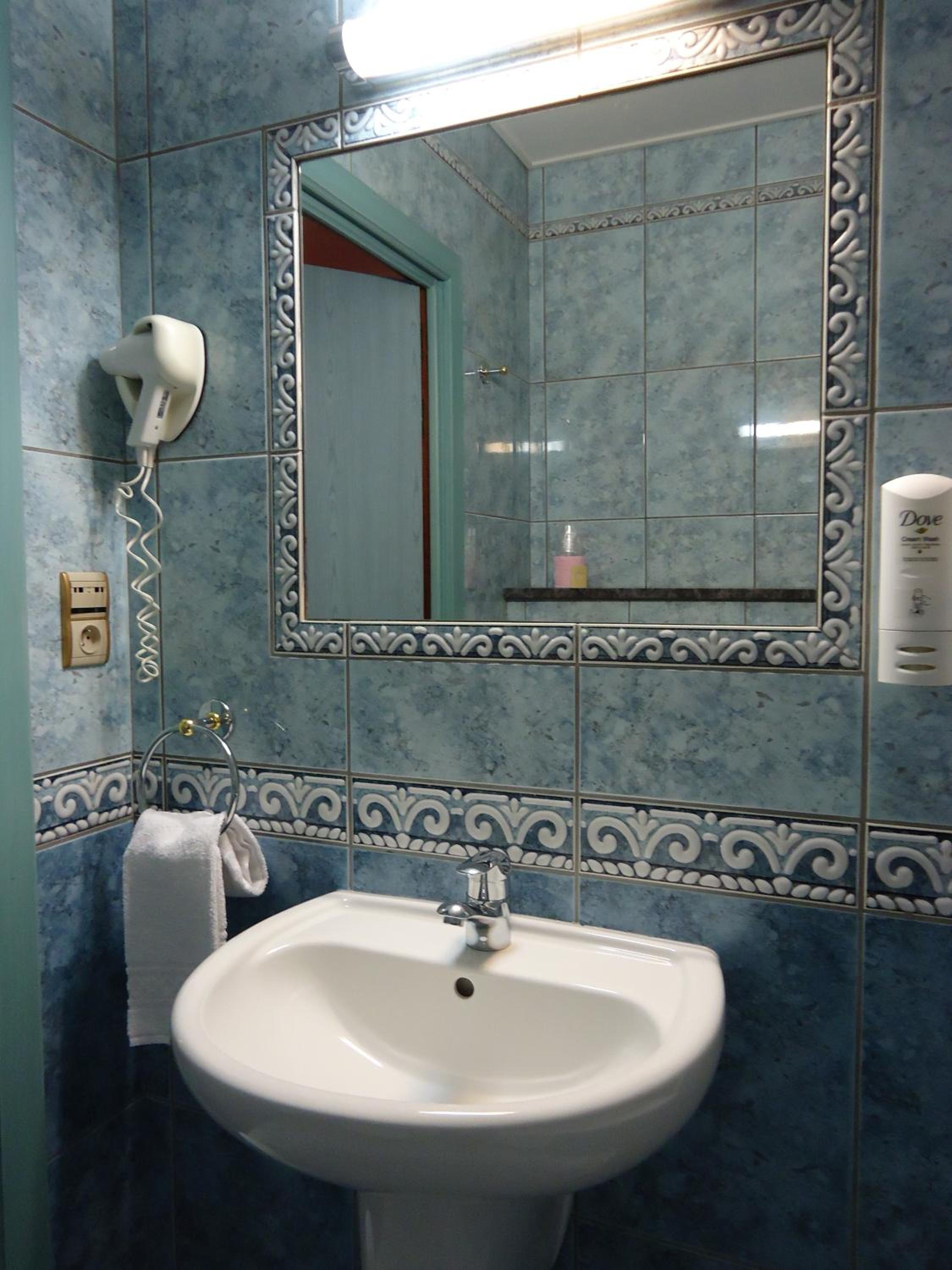 Double Room - Photo 7