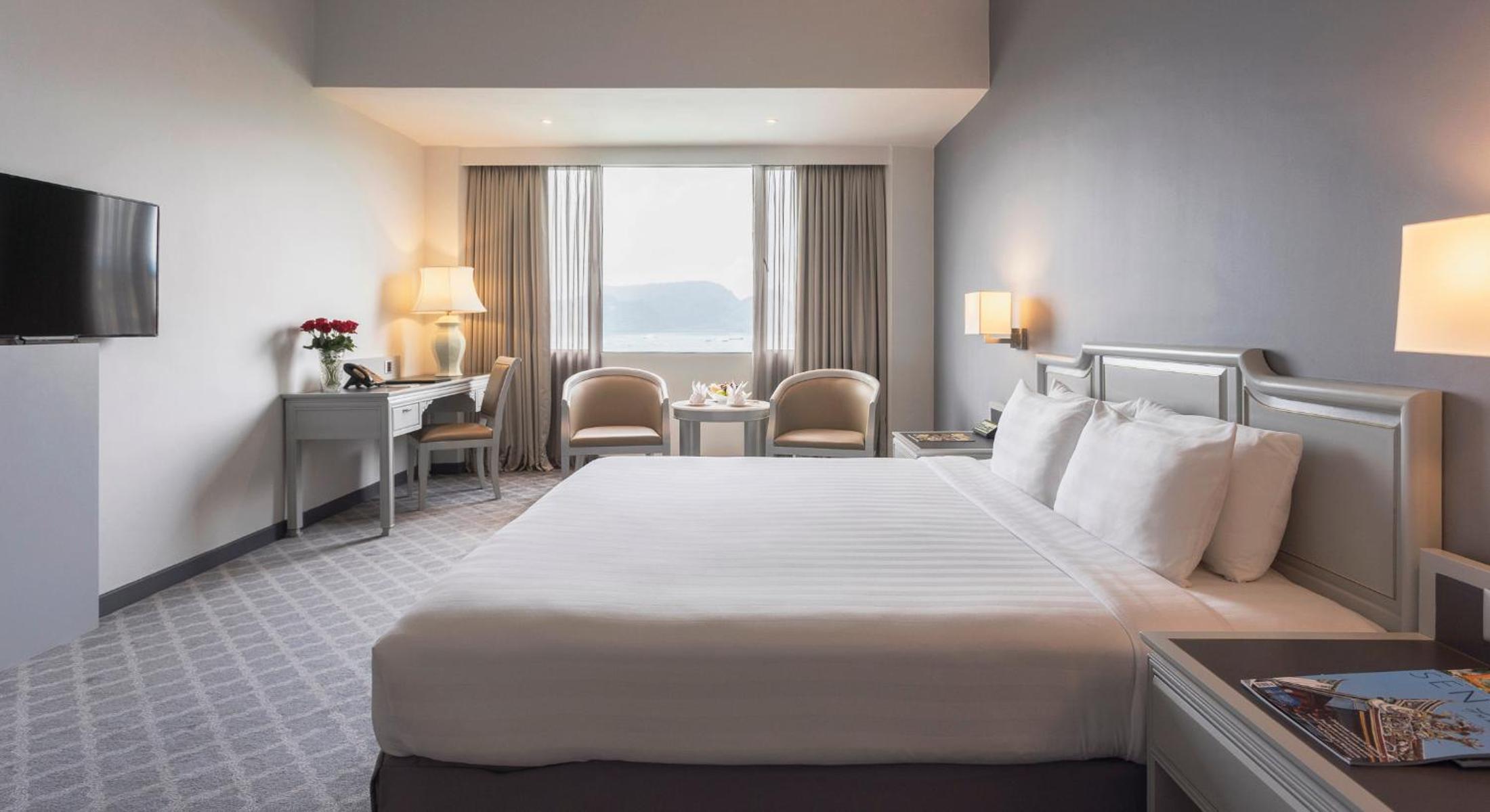 Premier King Room with Sea View - Photo 4