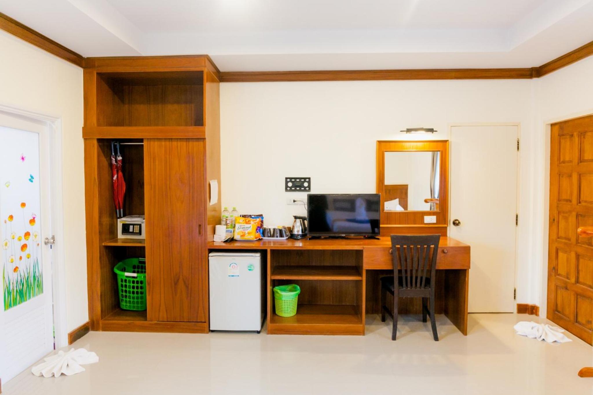 Family Room - Photo 6