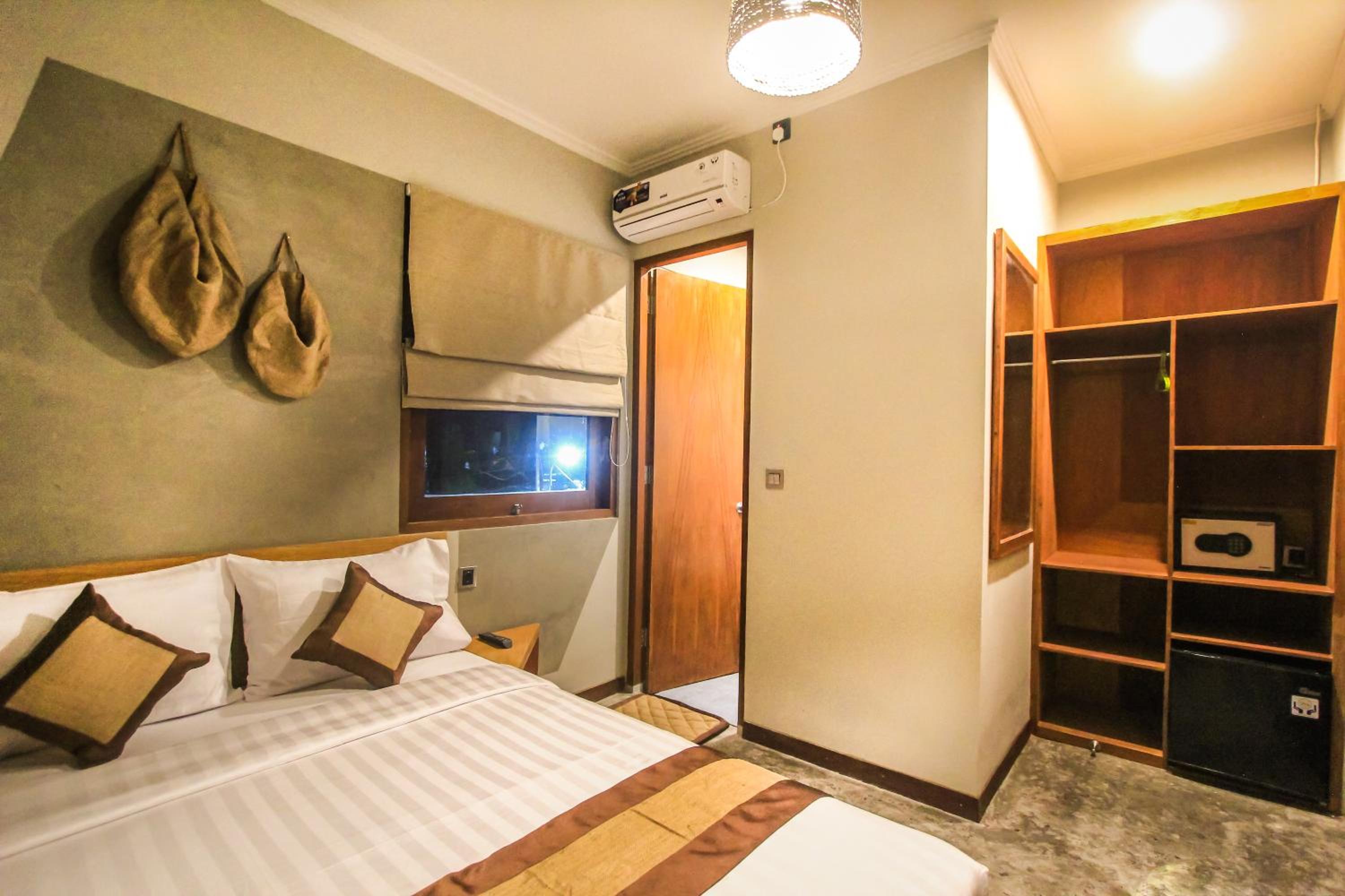 Deluxe Double Room - Photo 21
