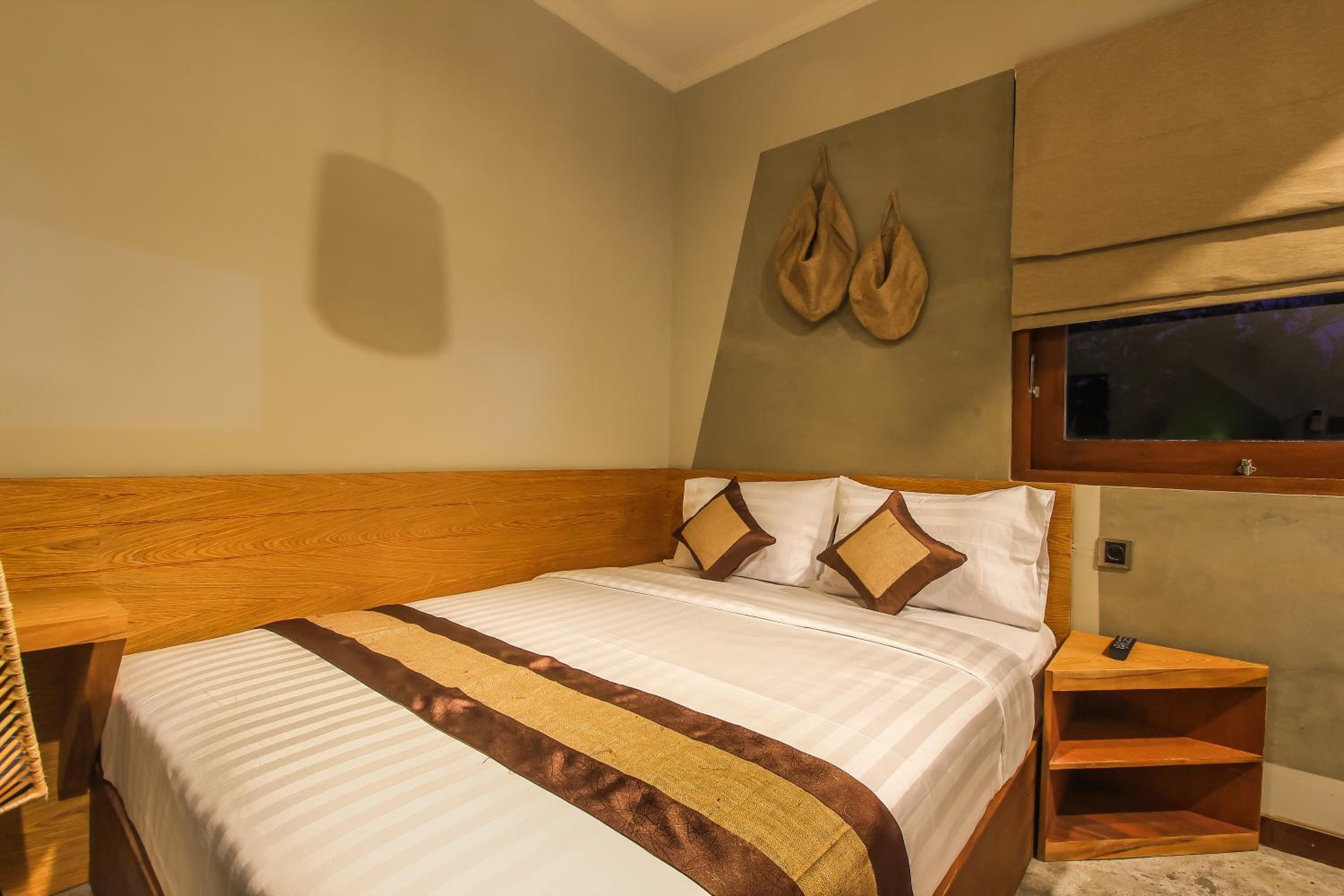 Deluxe Double Room - Photo 12