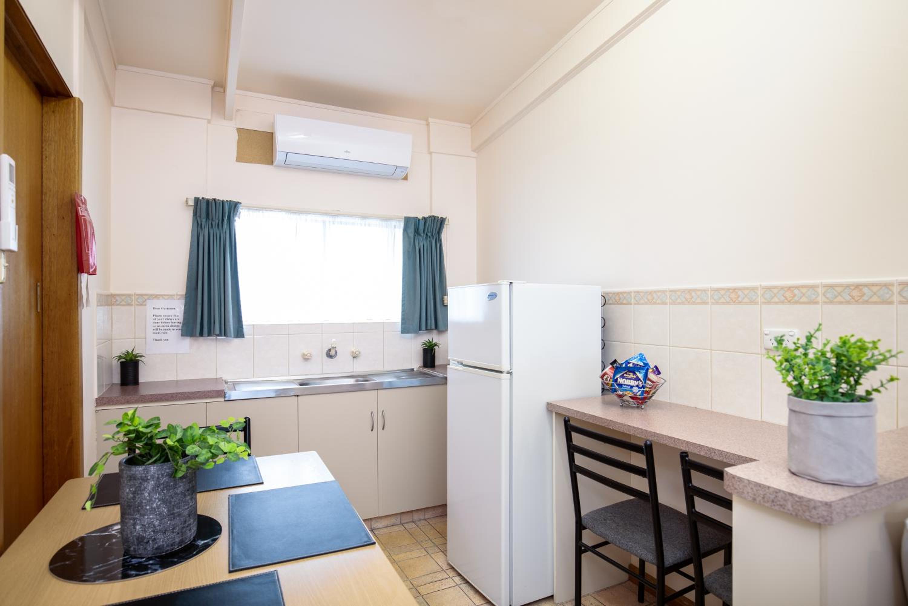 Queen Room with Kitchen photo 3