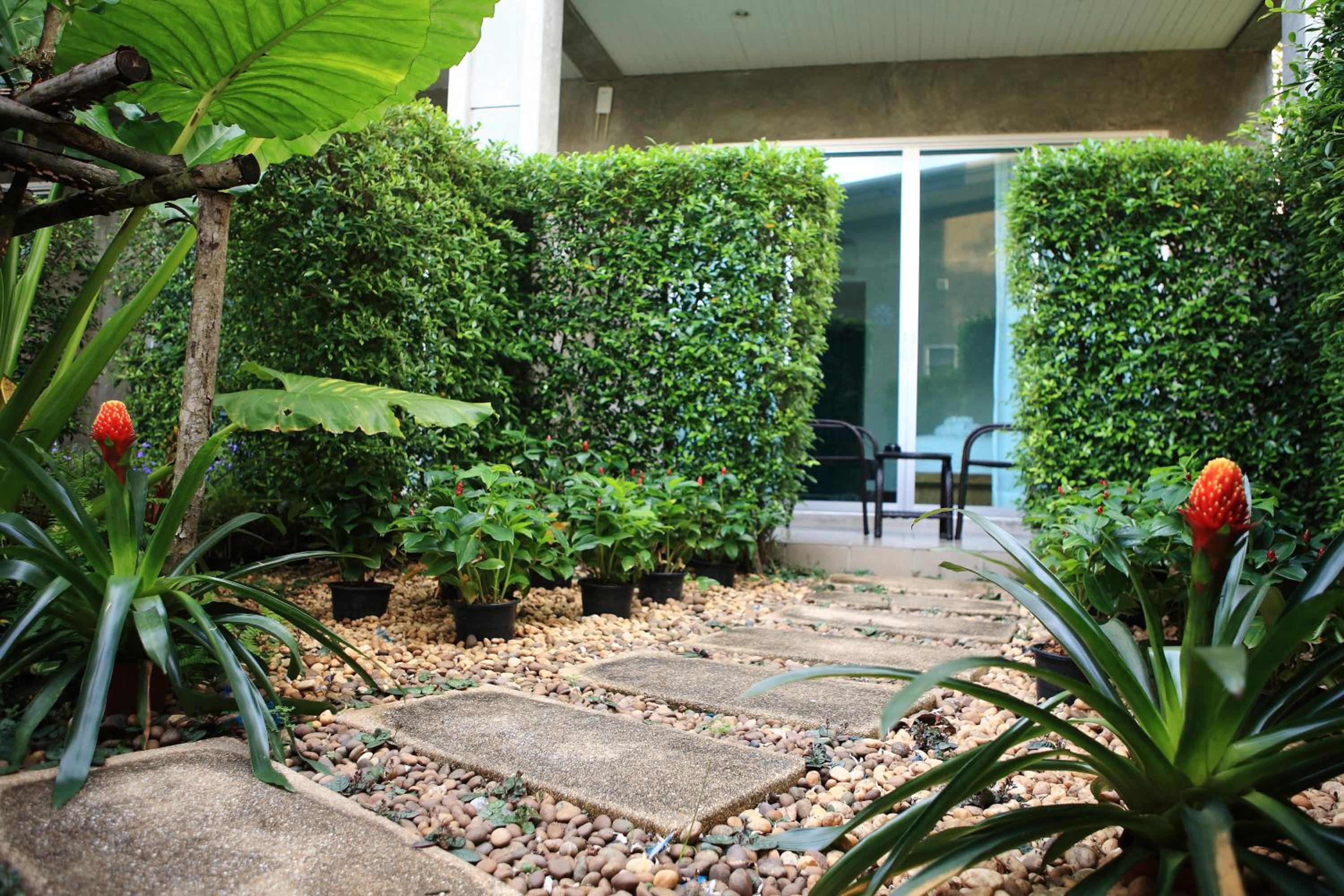 Room with Garden View - Photo 25