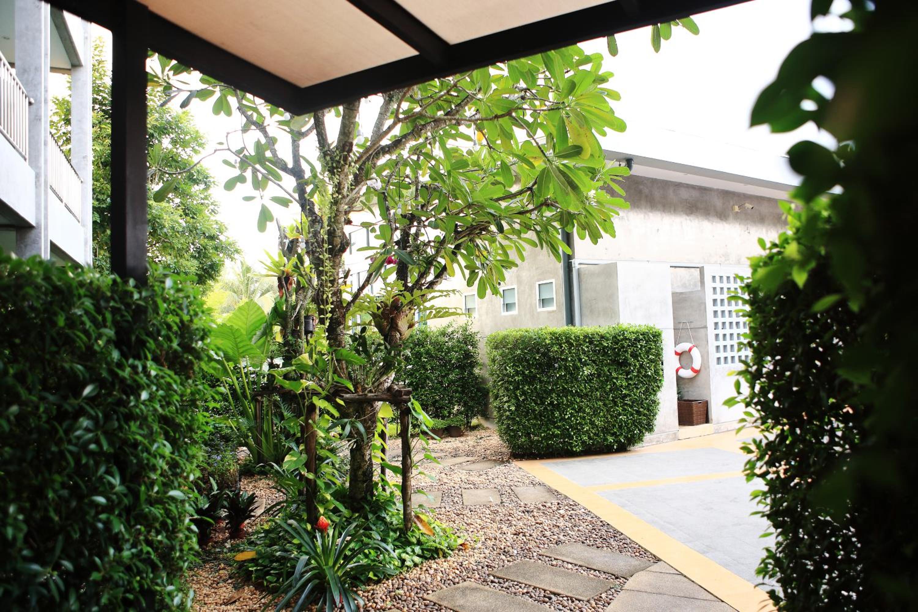 Room with Garden View - Photo 31
