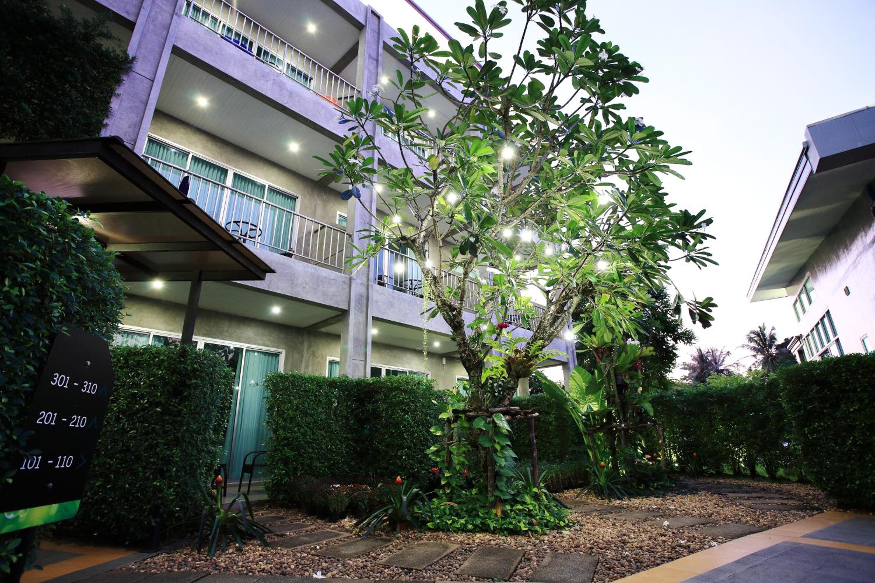 Room with Garden View - Photo 19