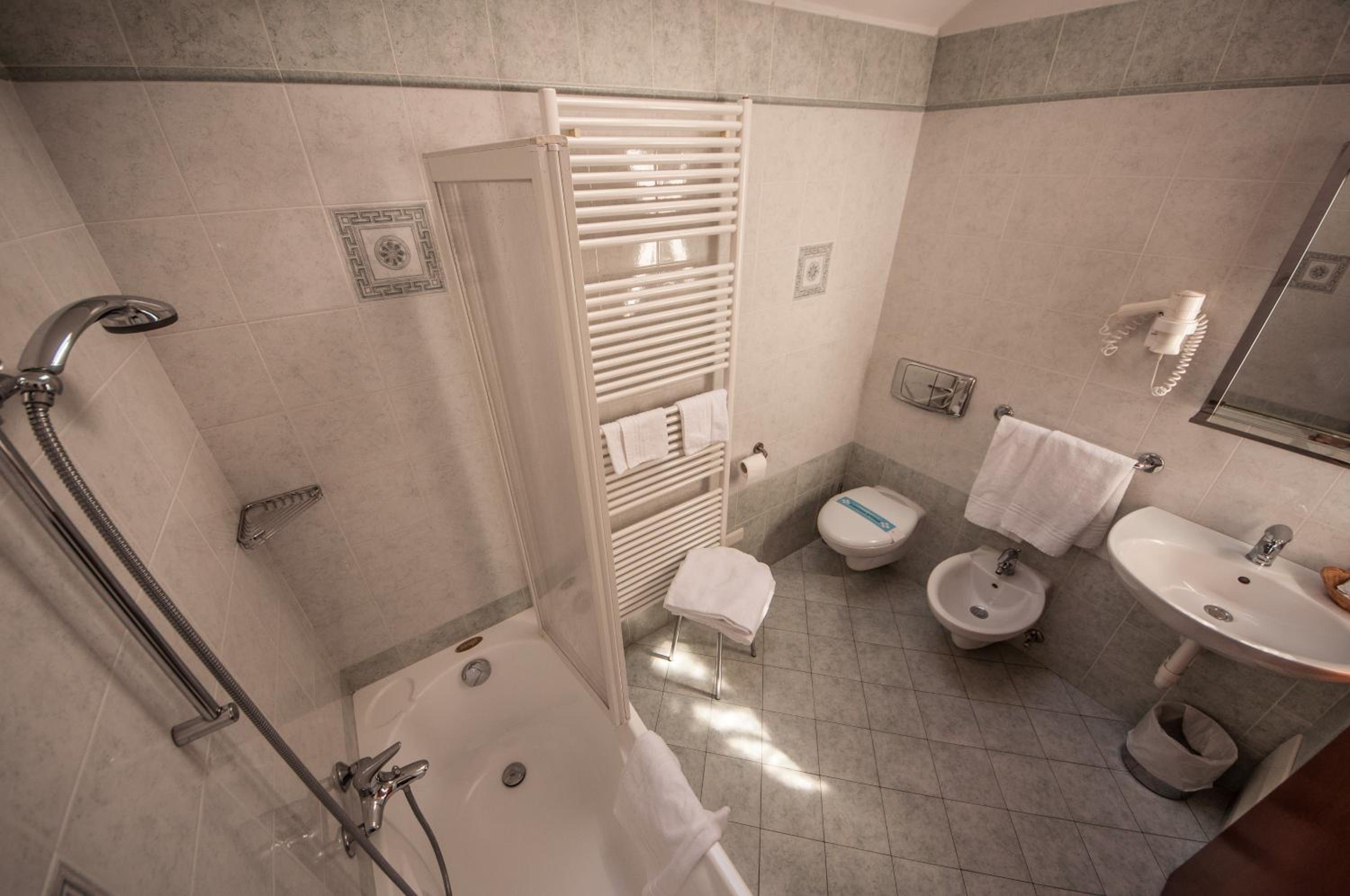 Quadruple Room - Photo 2