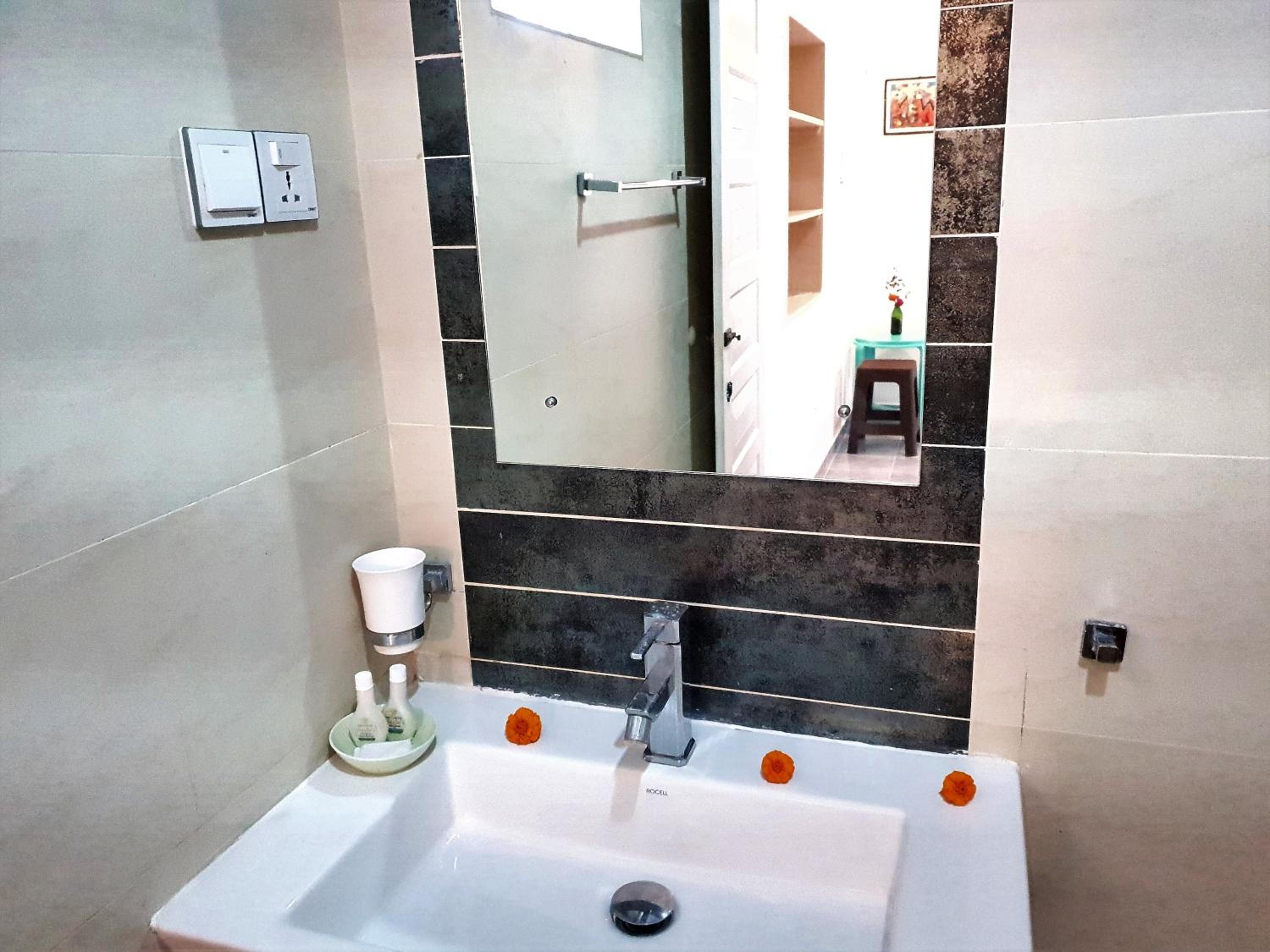 Double Room with Balcony (2 Adults + 1 Child) photo 2