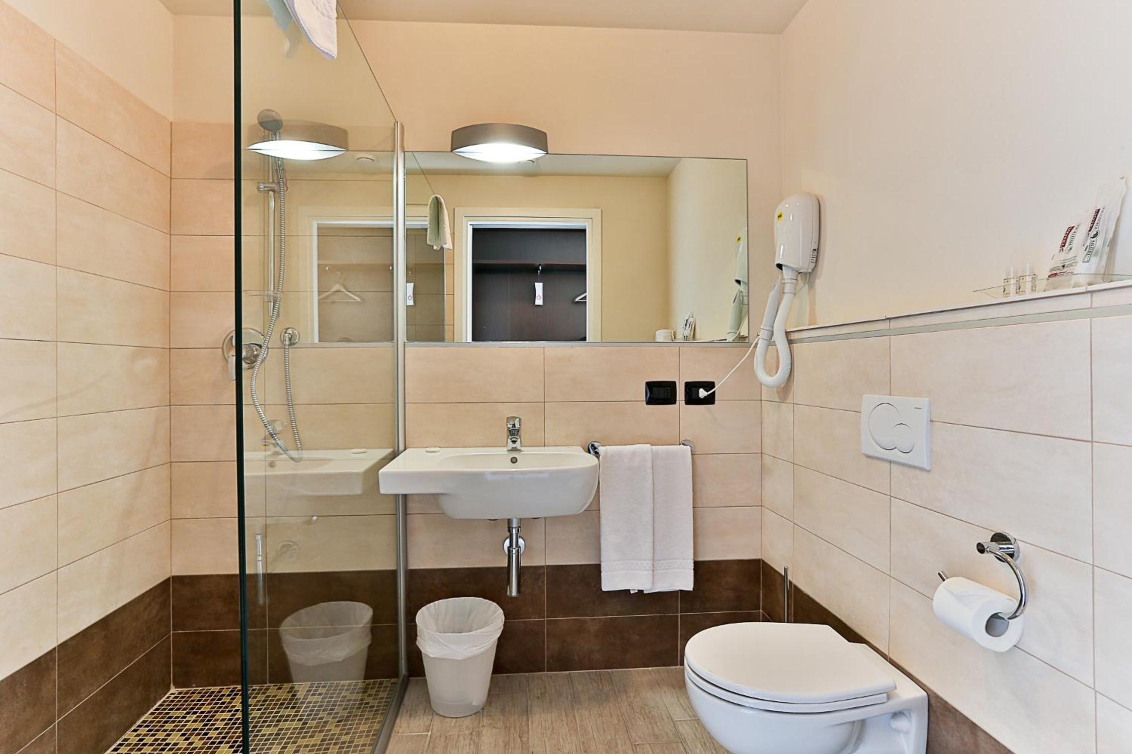 Double Room - Photo 6
