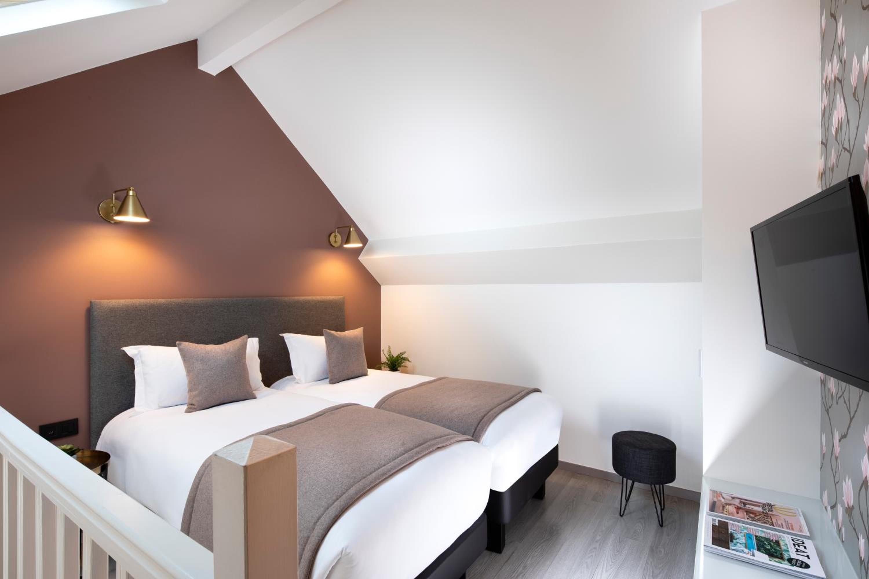 Triple Room thumbnail 5