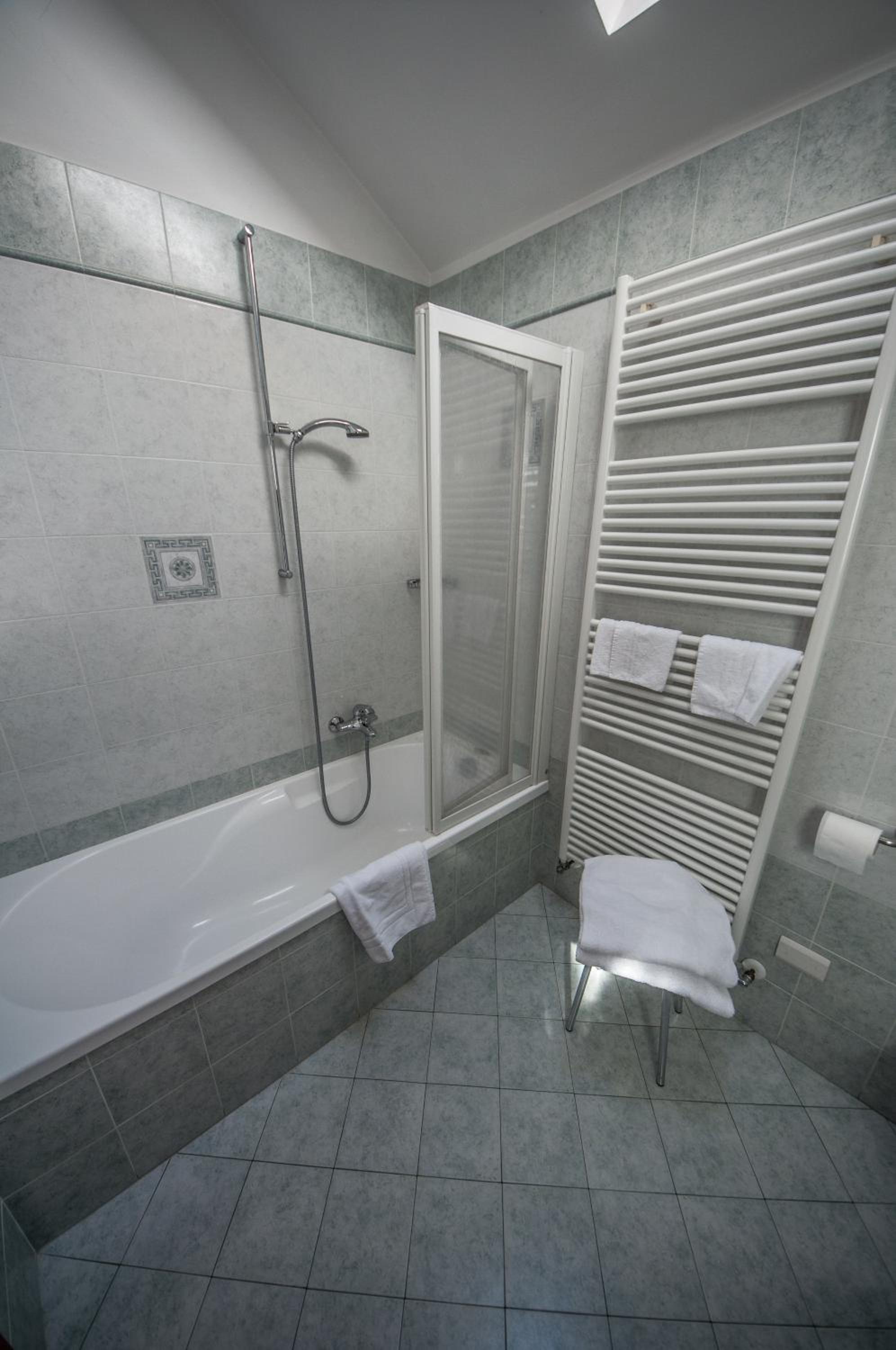 Quadruple Room - Photo 4