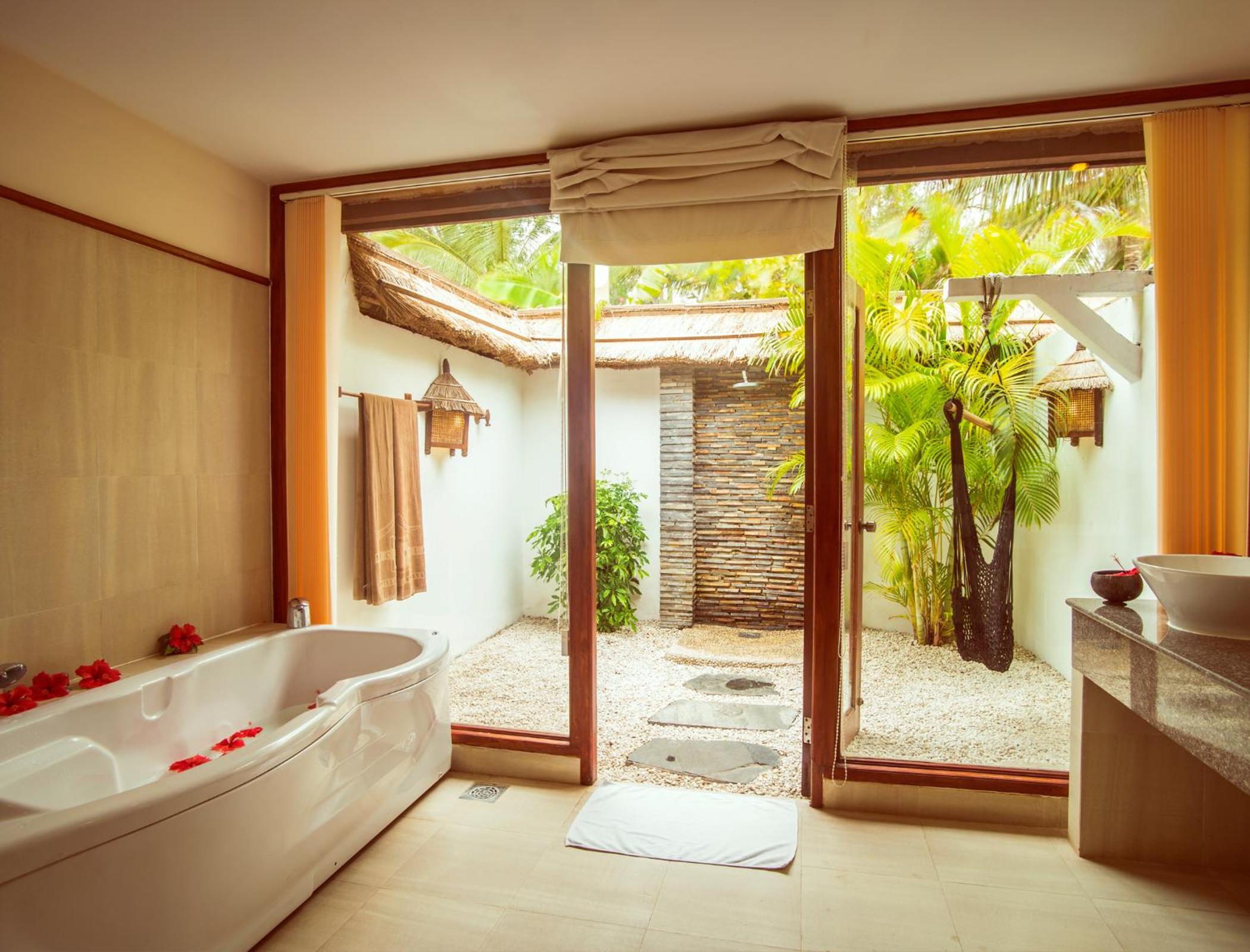 Bungalow with Garden View - Photo 4