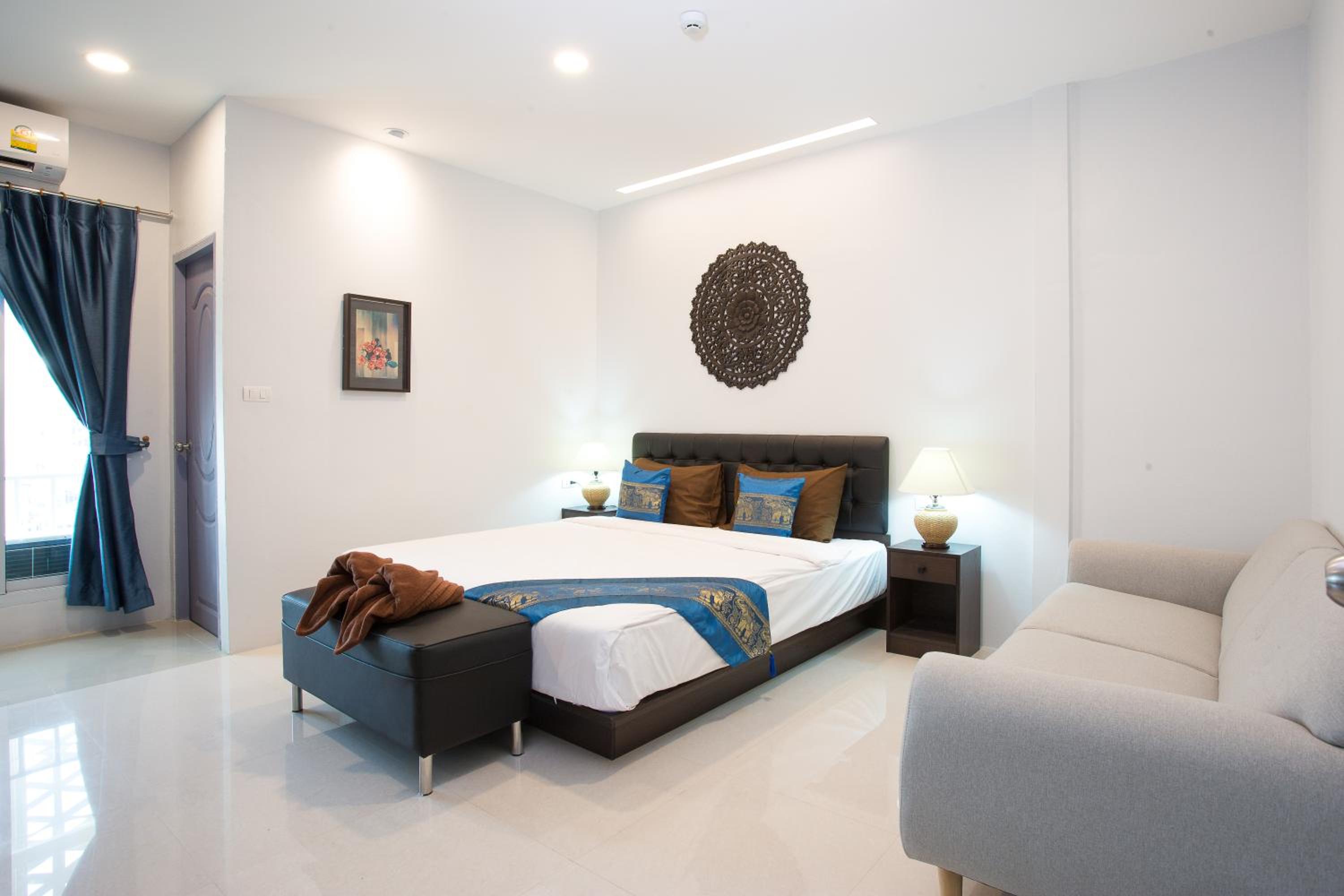 Deluxe King Room photo 2