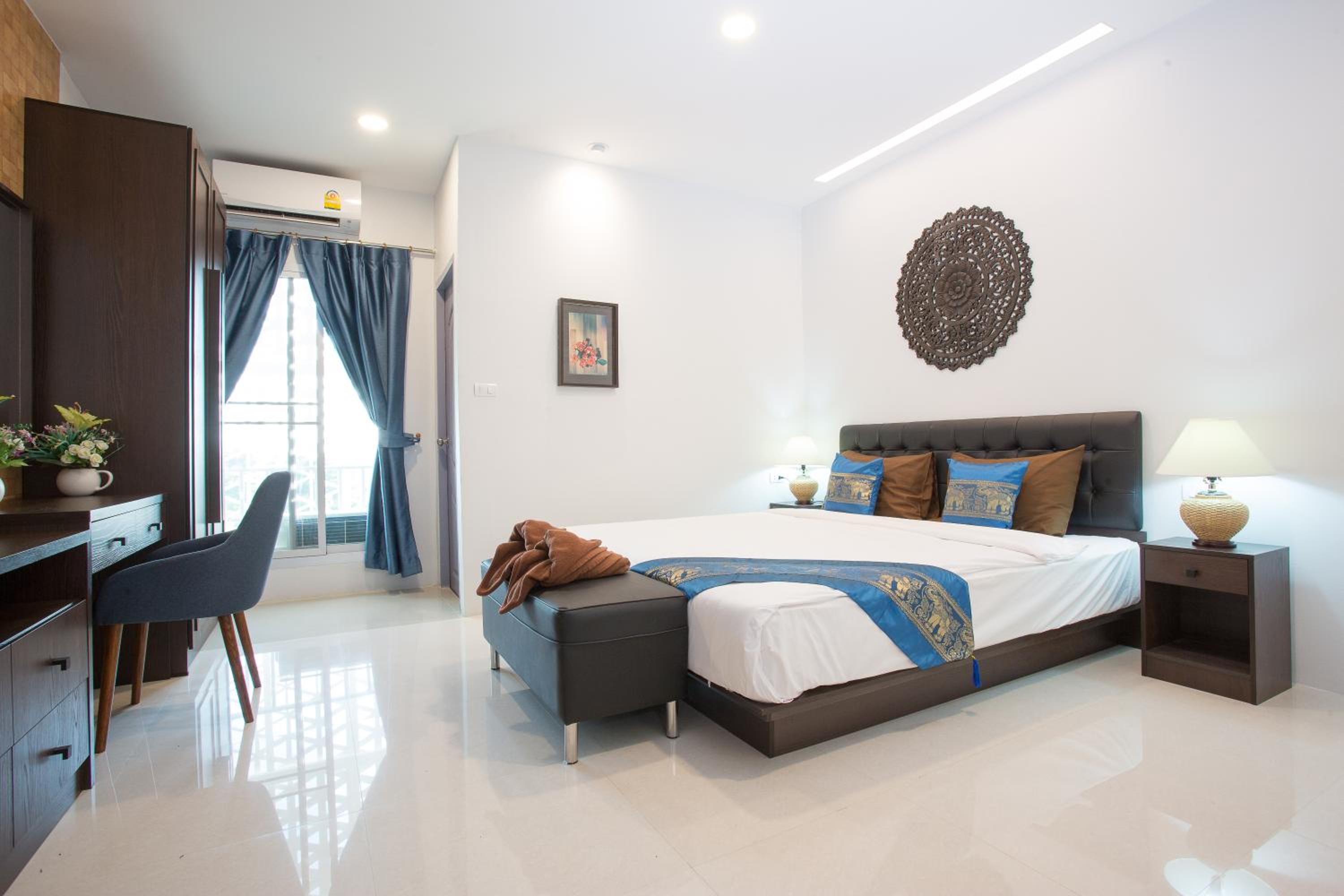 Deluxe King Room photo 1