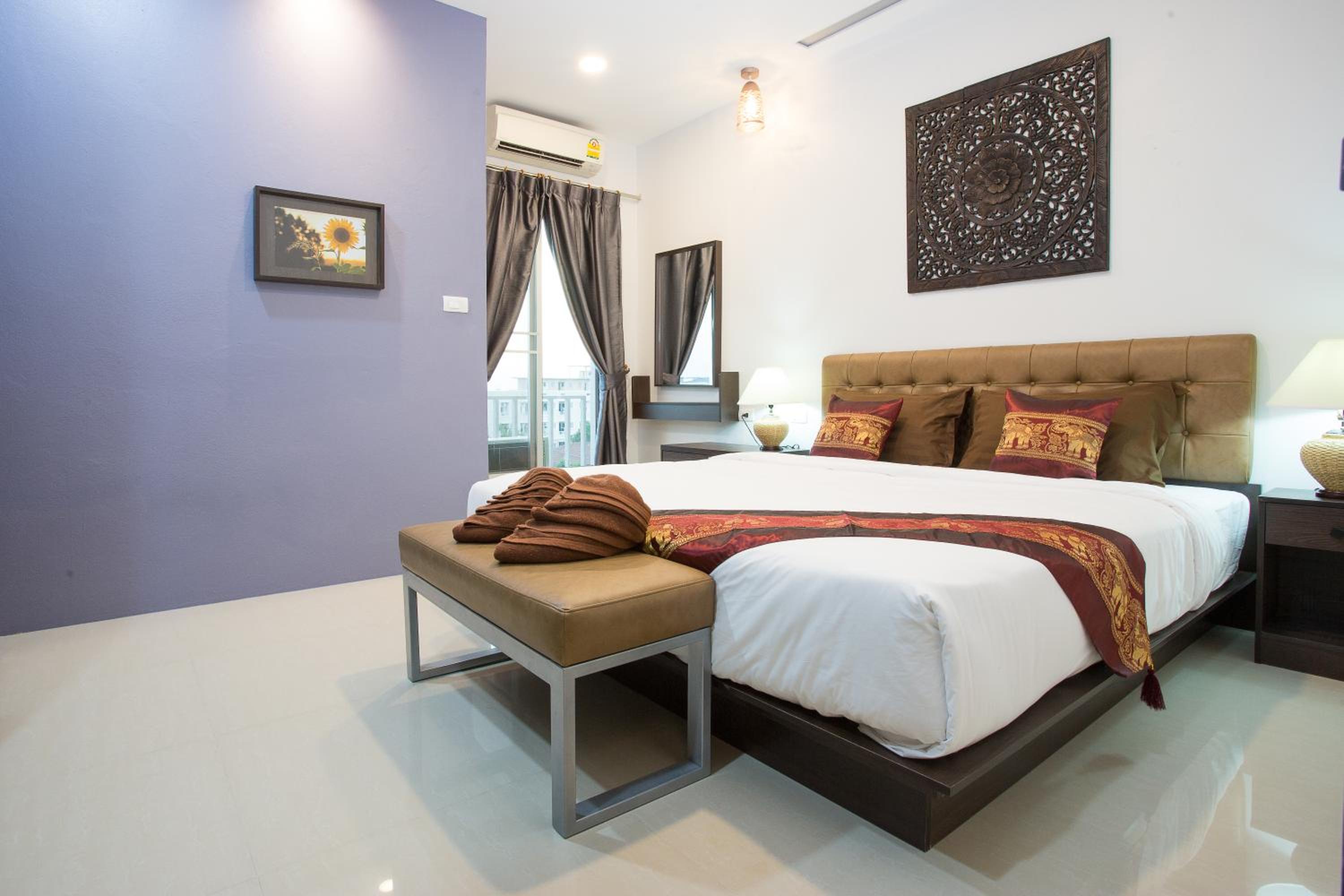 Deluxe King Room photo 2