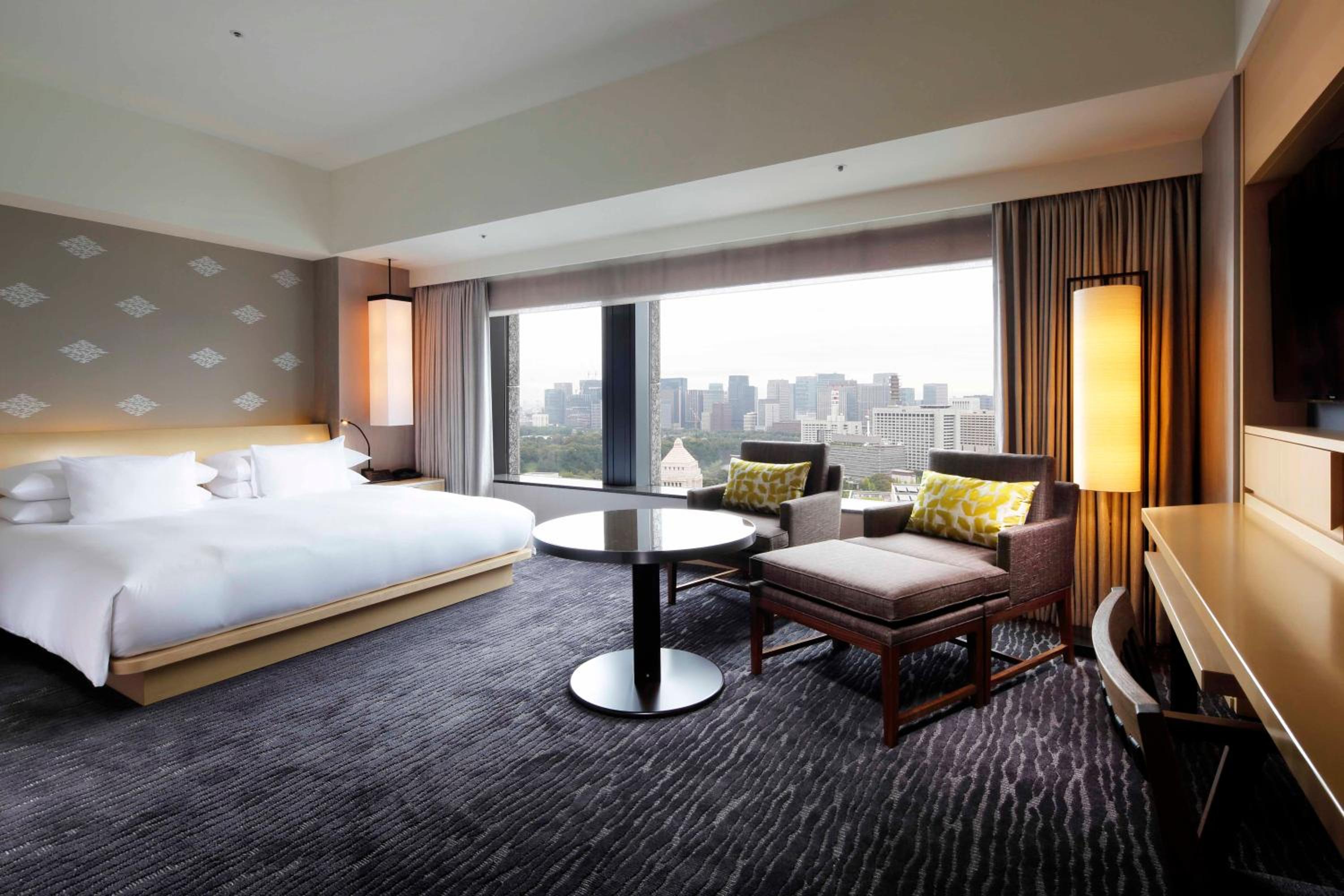 Club Deluxe King Room - Non-Smoking