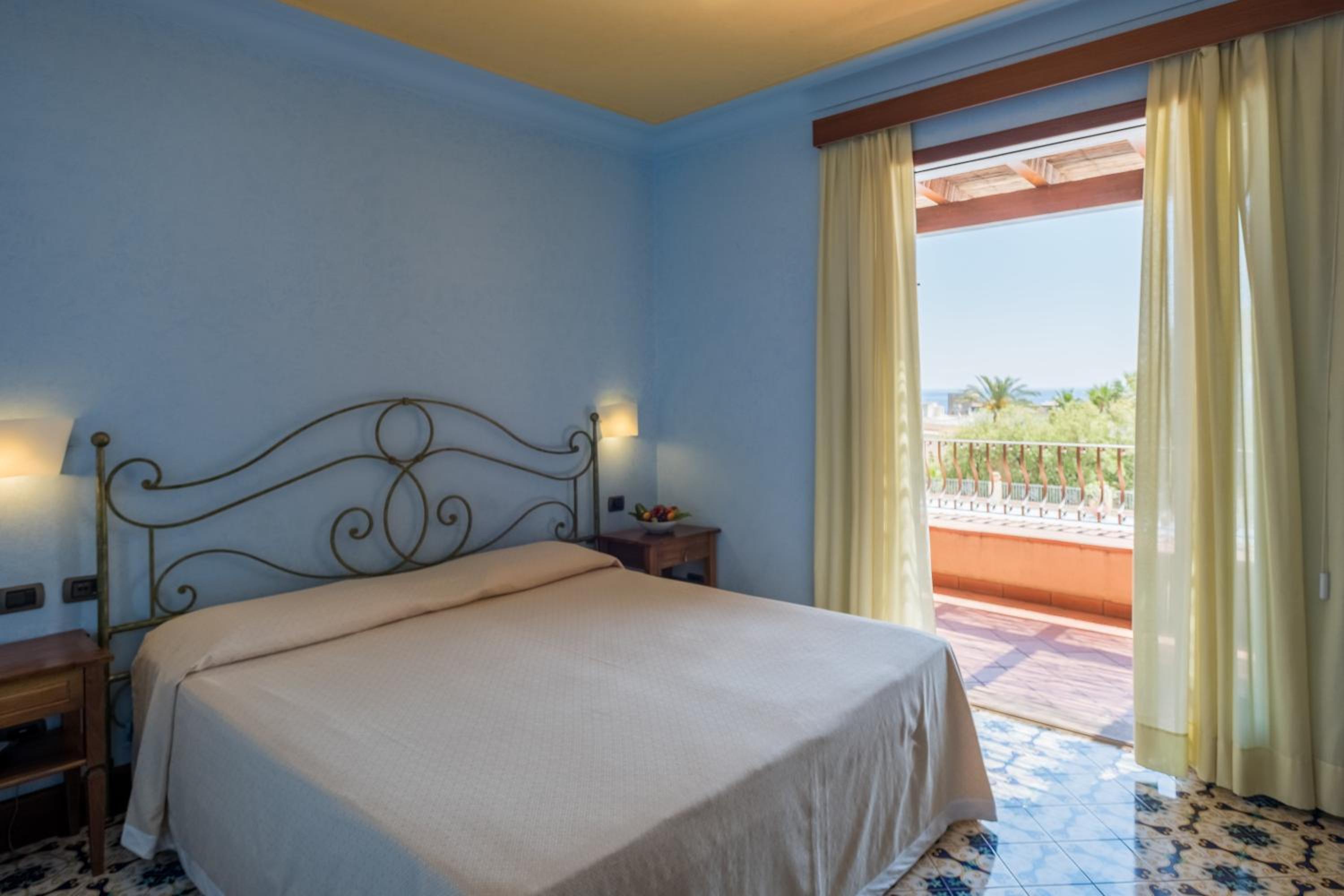 Double or Twin Room - Photo 6