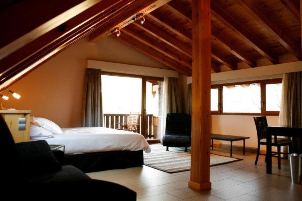 Suite - Photo 1