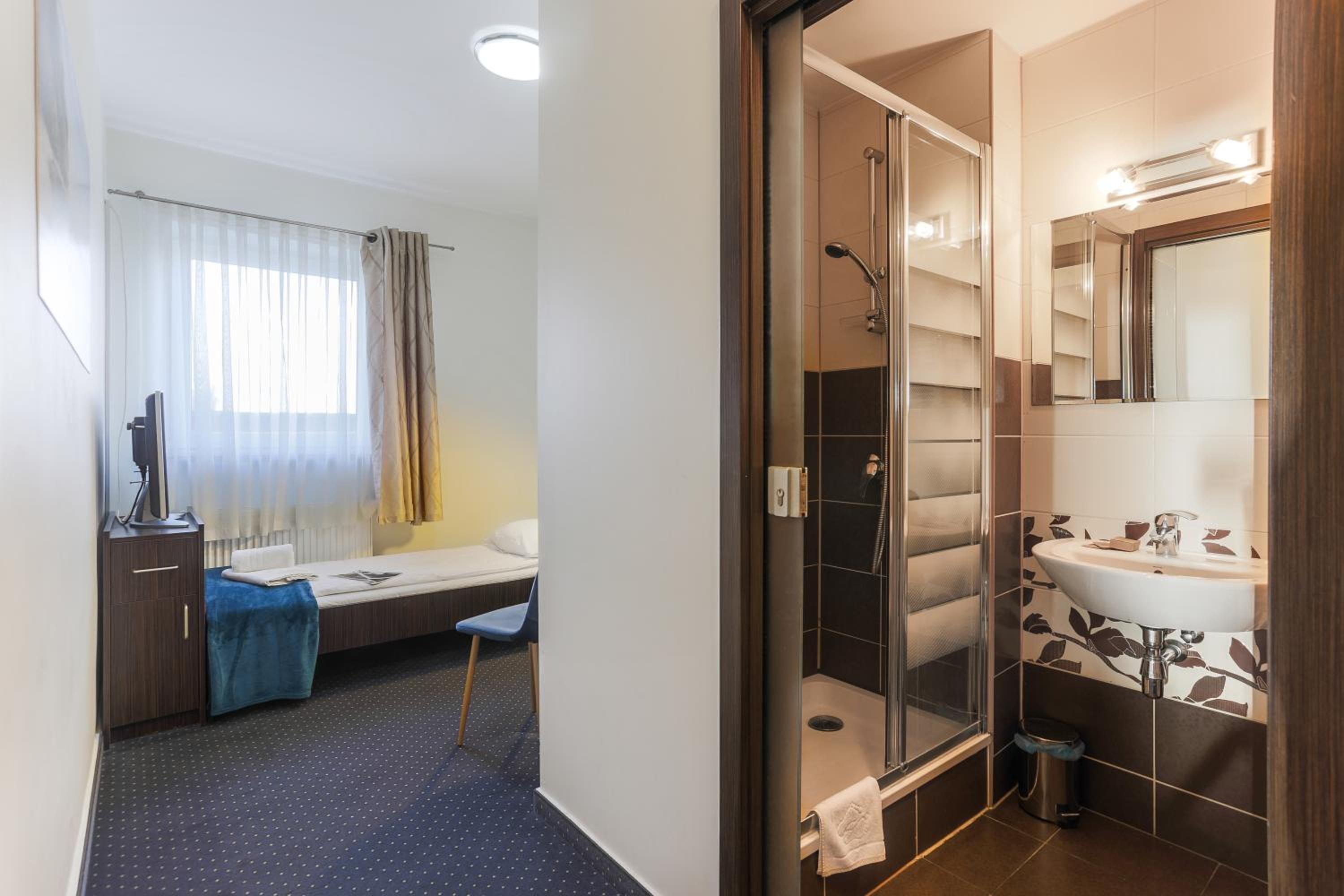 Single Room photo 2