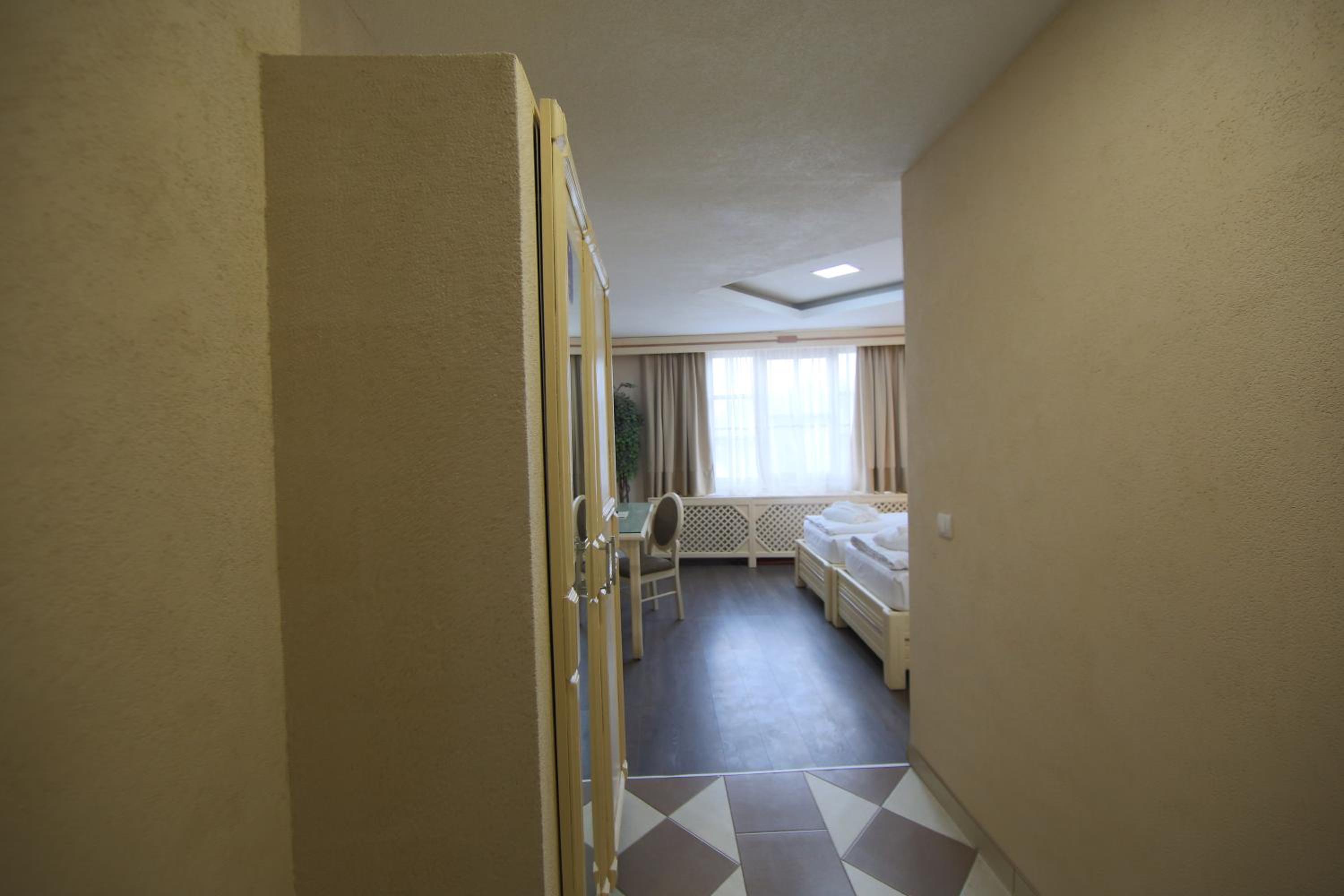 Double Room - Photo 8