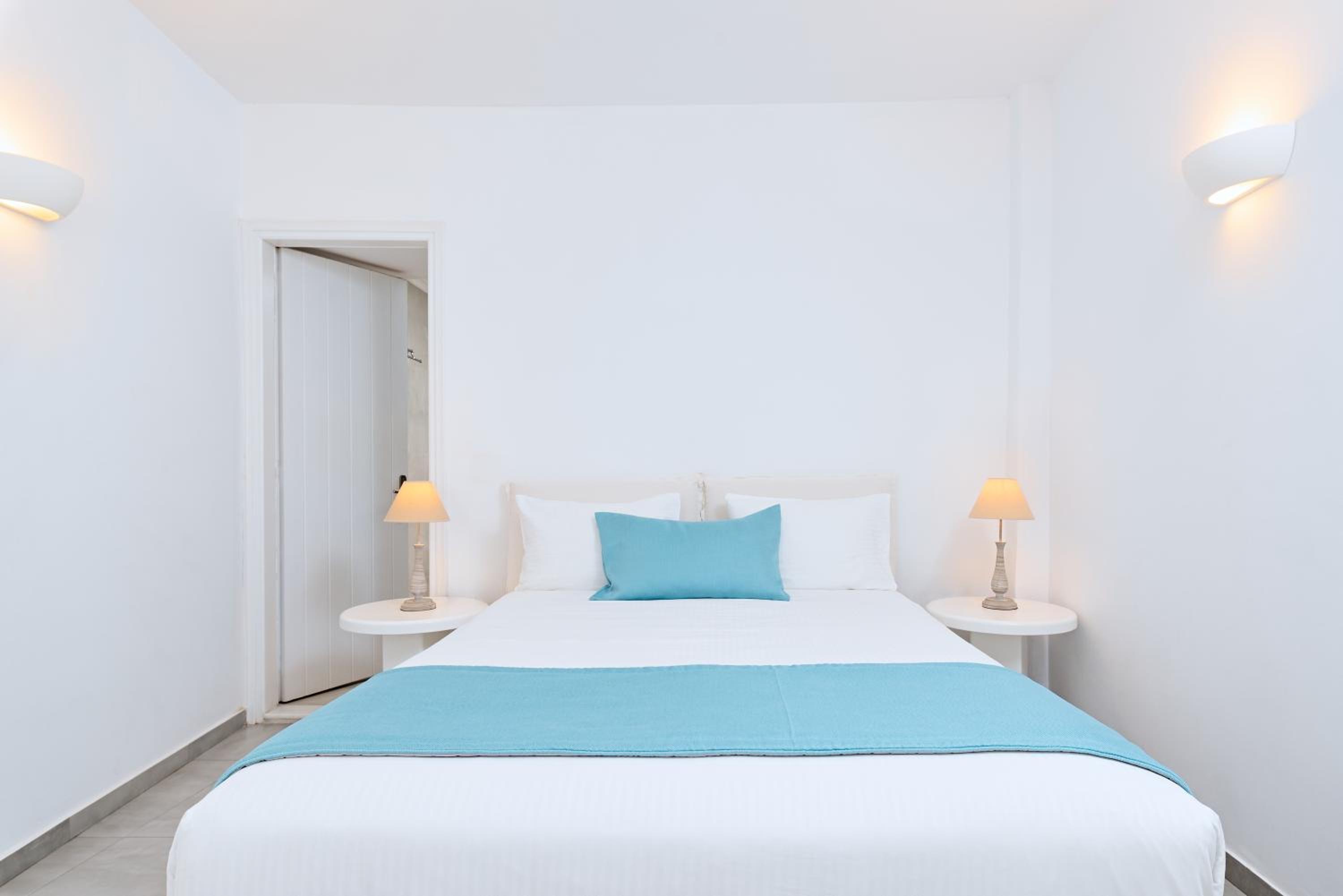 Double Room with Caldera View - Photo 4