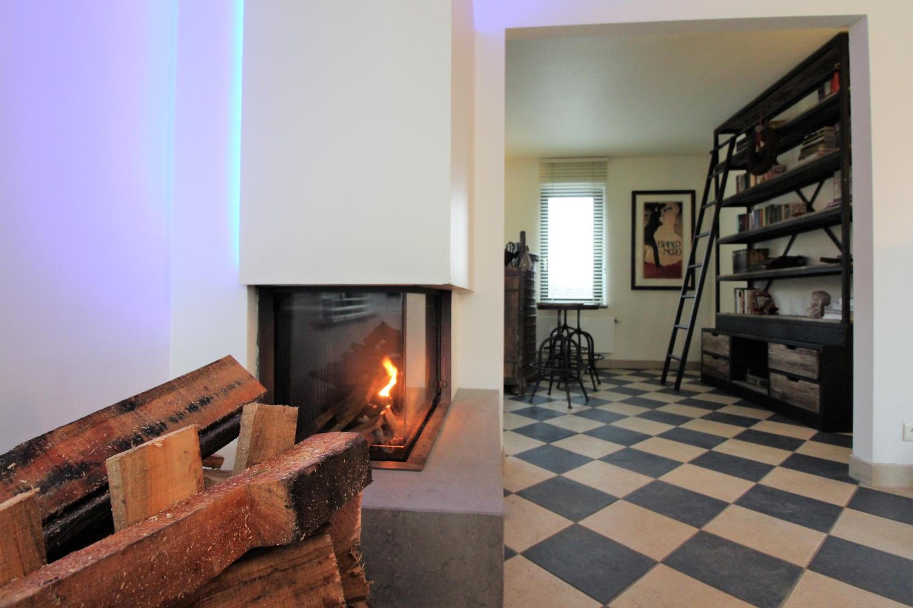 Five-Bedroom House photo 1