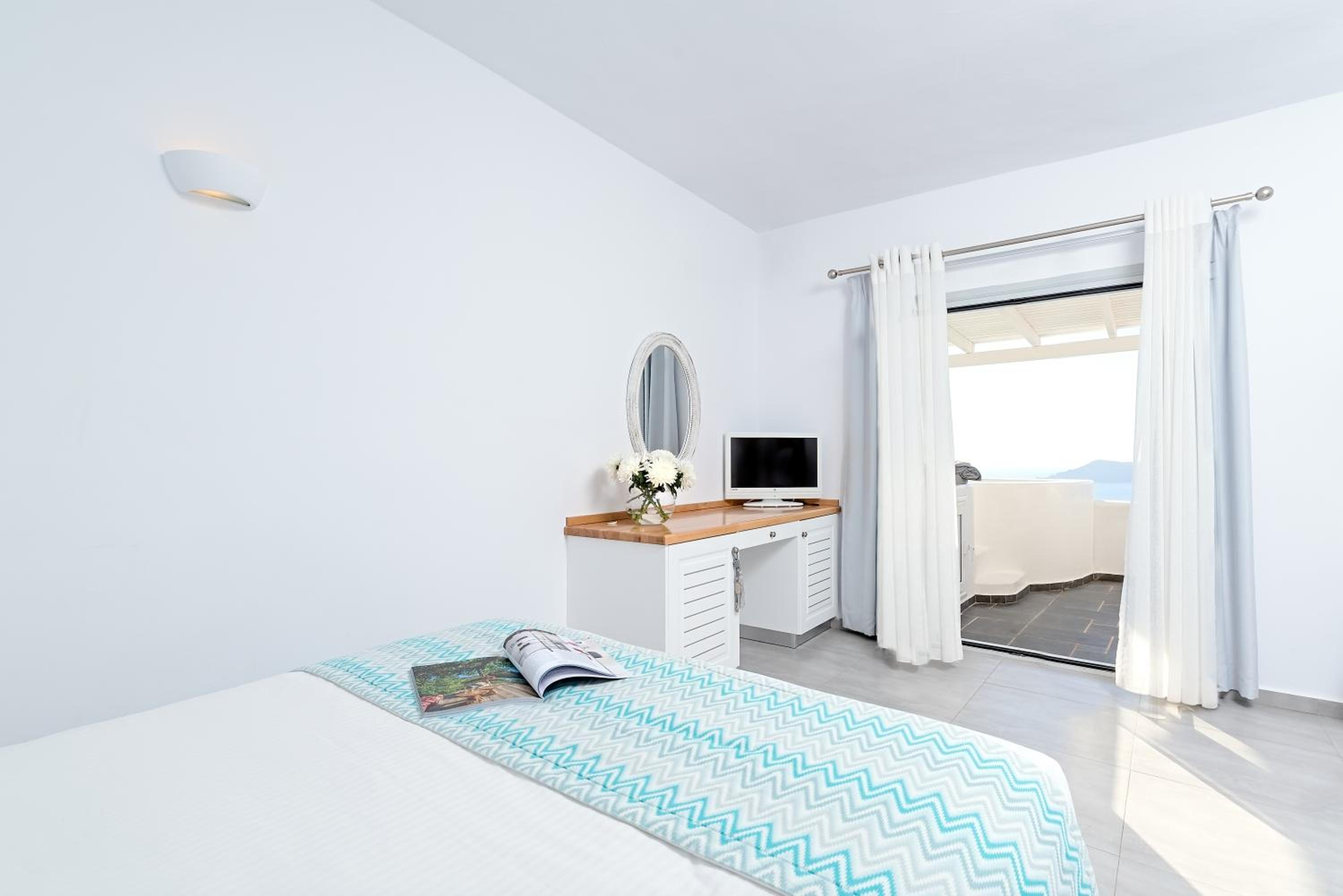 Prestige Double Room with Outdoor Hot Tub and Caldera View