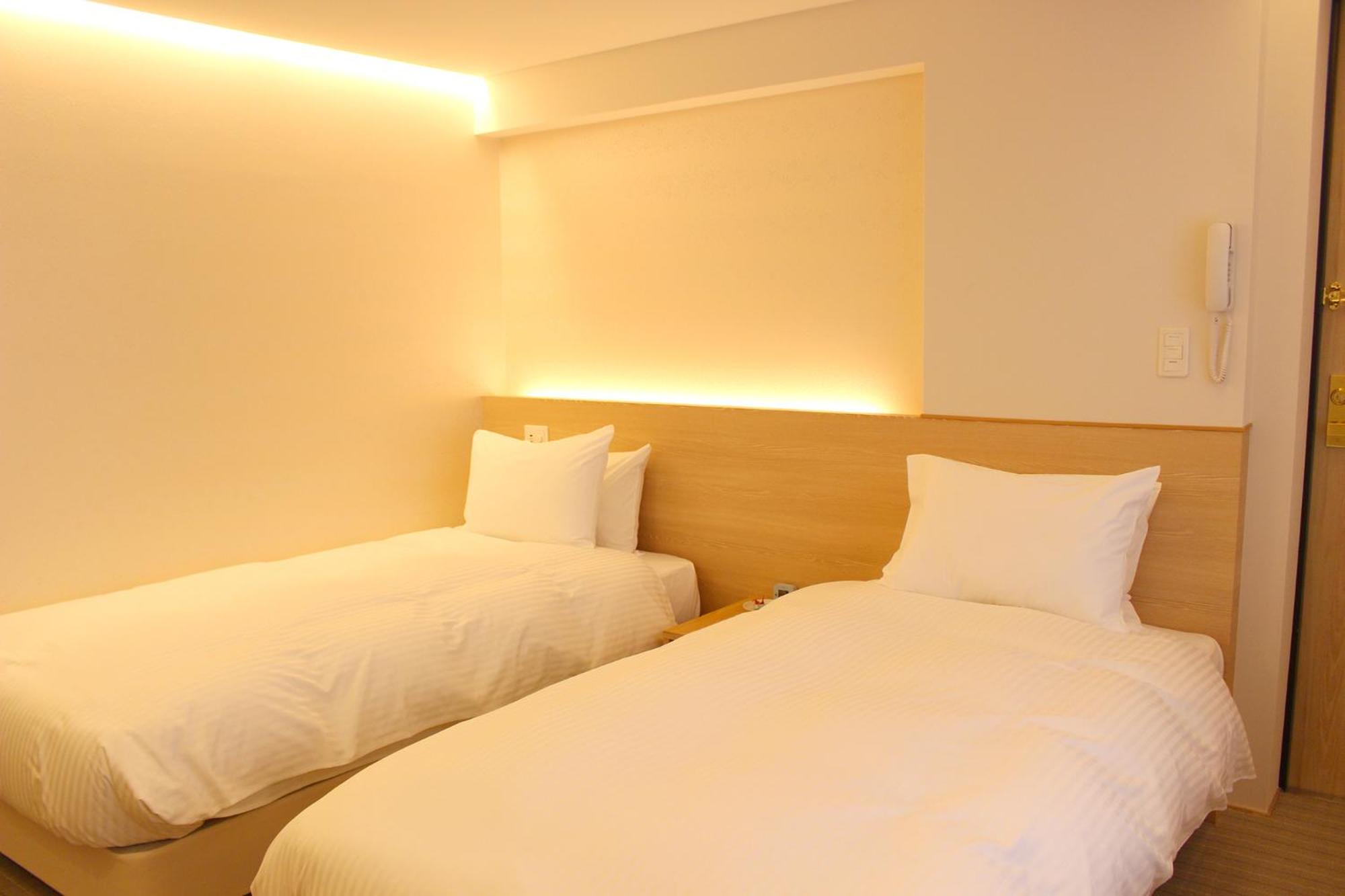 Standard Twin Room photo 2