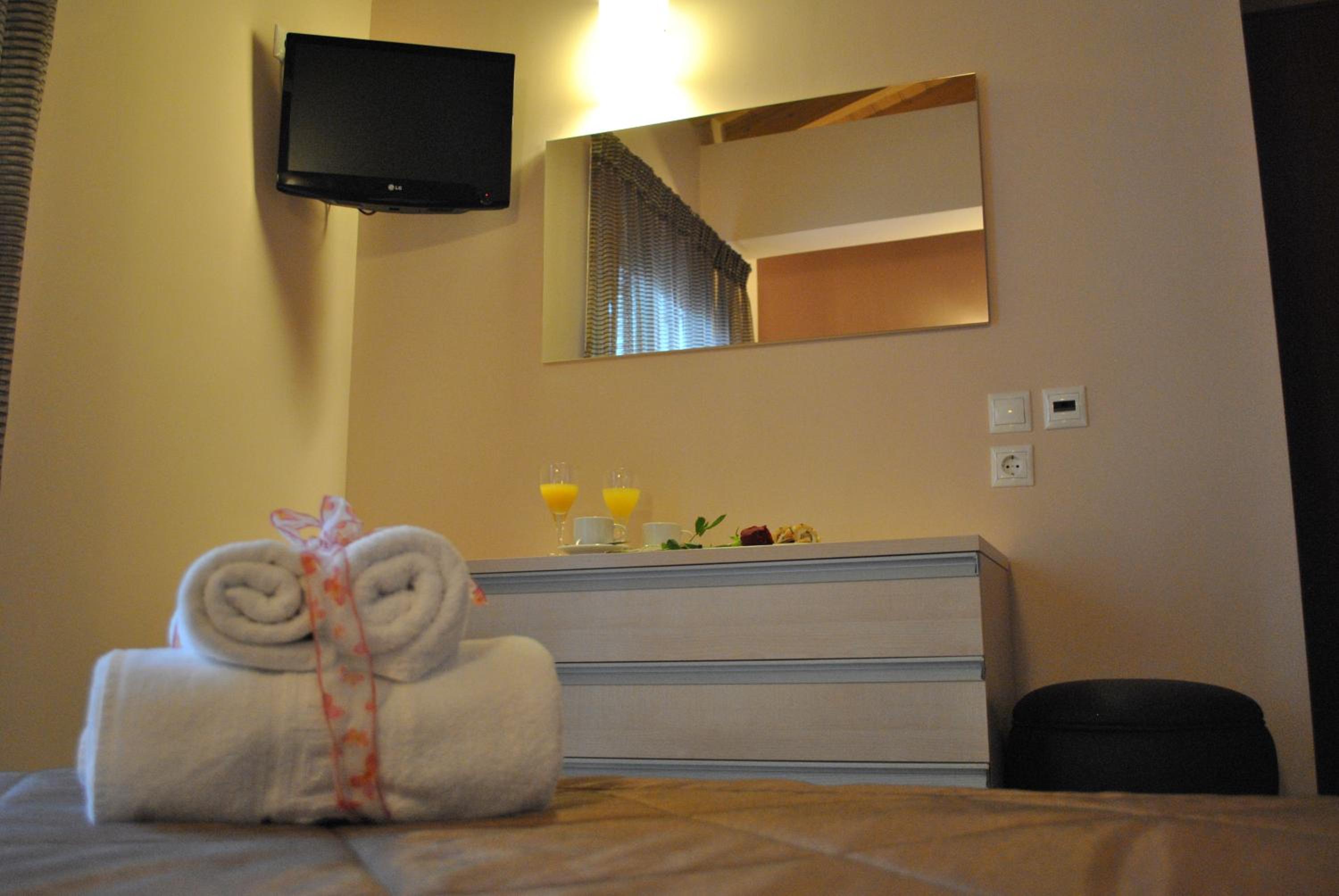 Standard Double Room - Photo 5