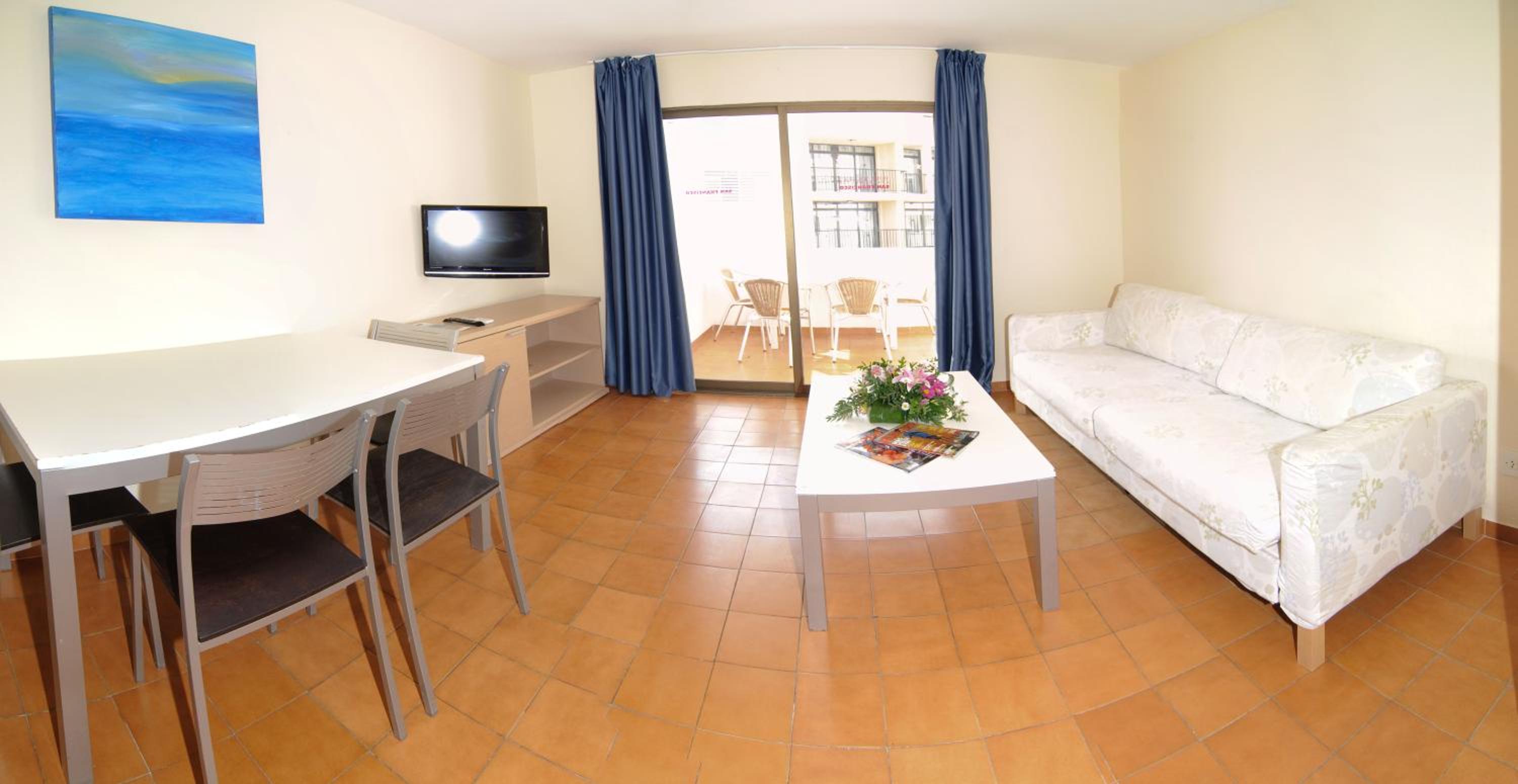 One-Bedroom Apartment (1-4 Adults) photo 3